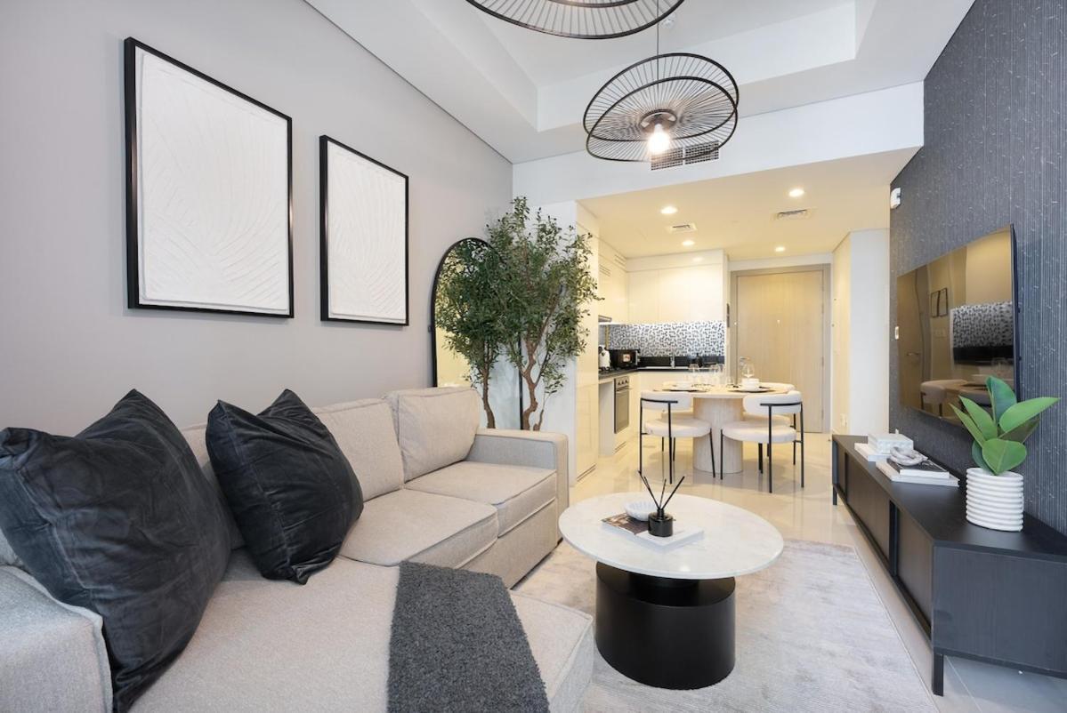 Glamorous 2-bedroom With Skyline Views In Business Bay