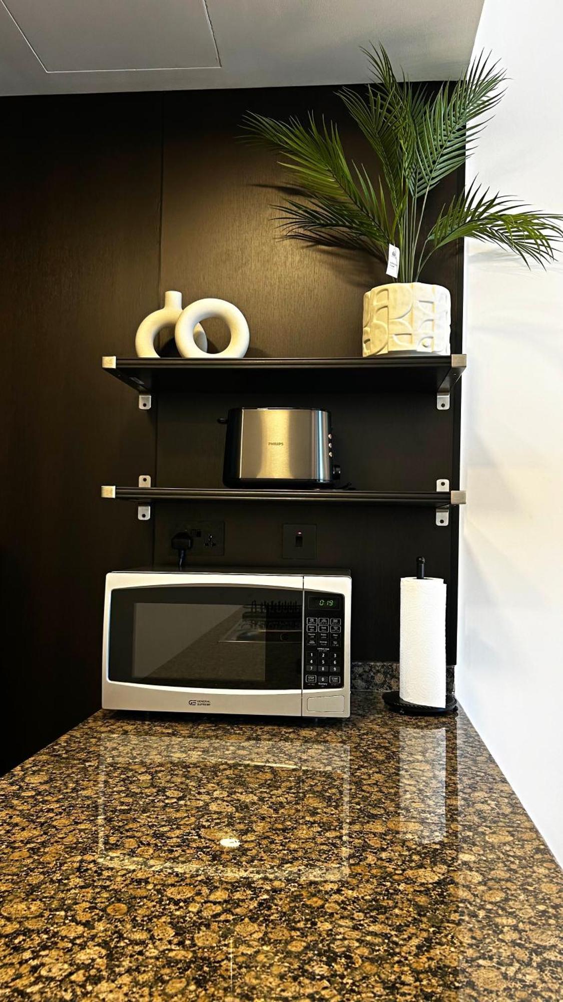 Stylish 5 Minutes Away By Car From Burj Khalifa Apartment