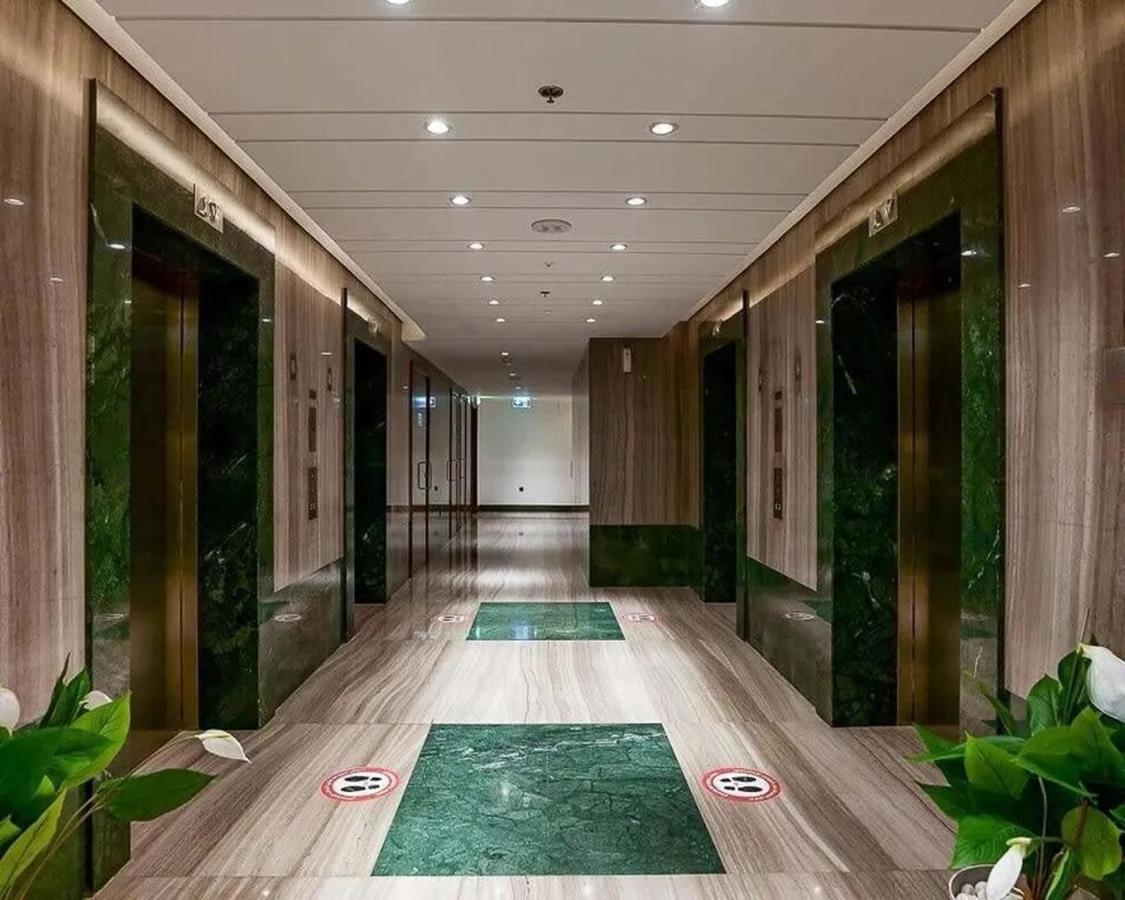 Elegant In Habtoor Palace, Center