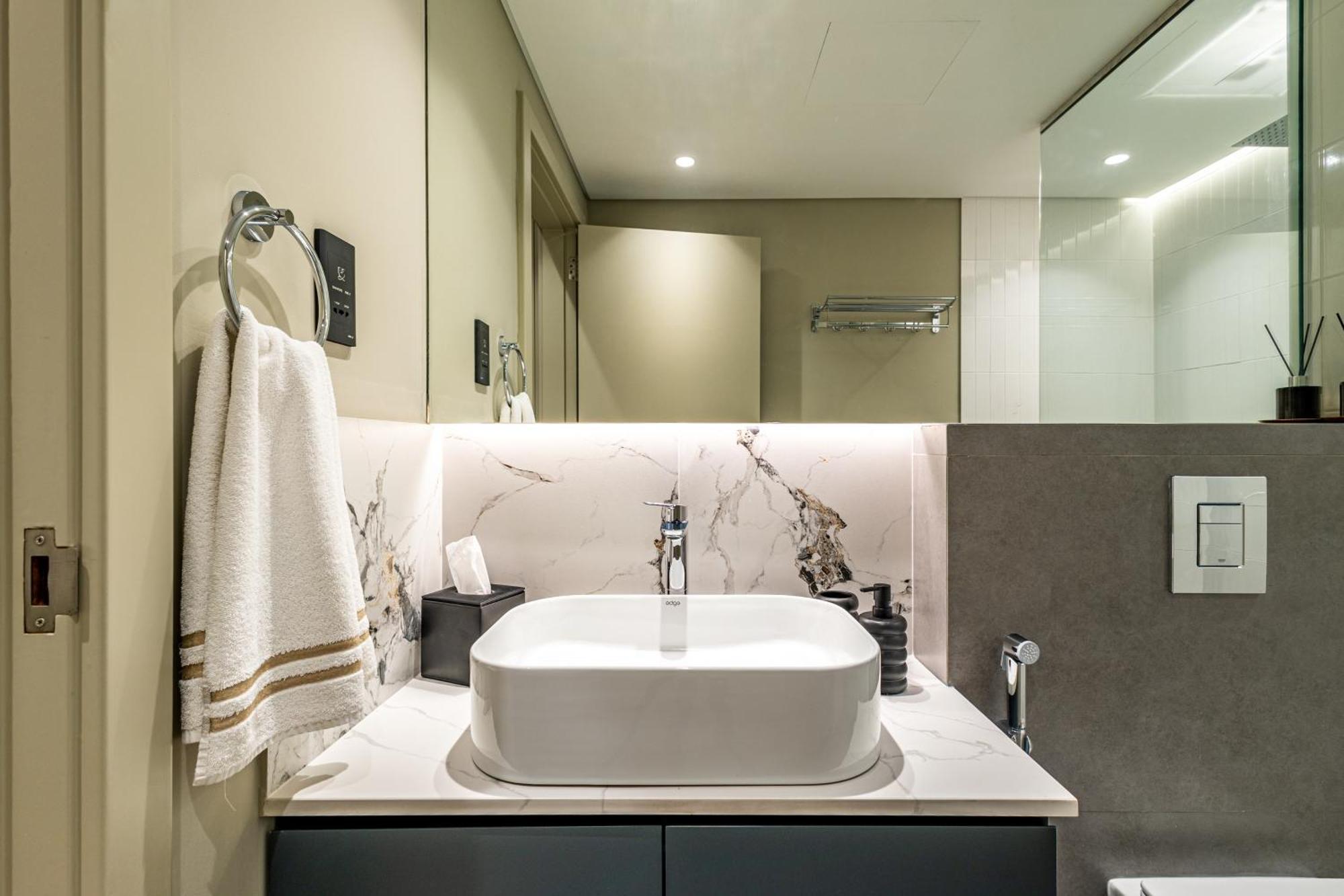 Luxurious - Ultra Modern - Premium Design - 5 Min Walk From Burj Khalifa - Heart Of Downtown - Opera Views *