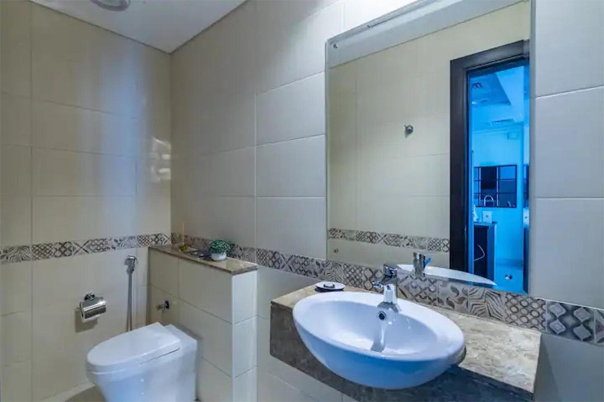 Opulant 1 Bedroom With Partial Seaview High Floor Apartment *