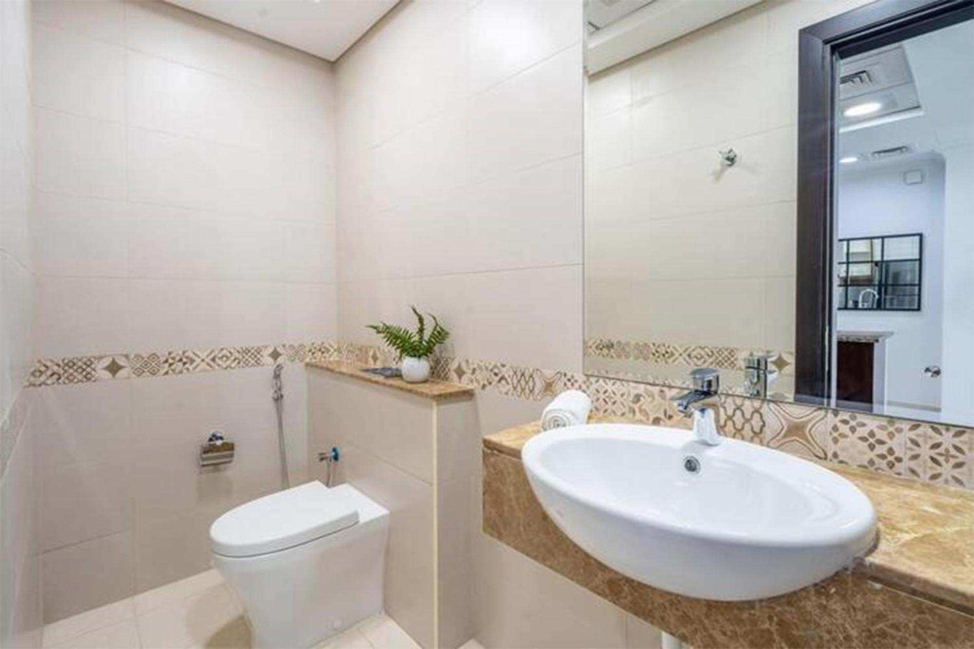 Beautiful 1br On High Floor With Partial Sea View Apartment *