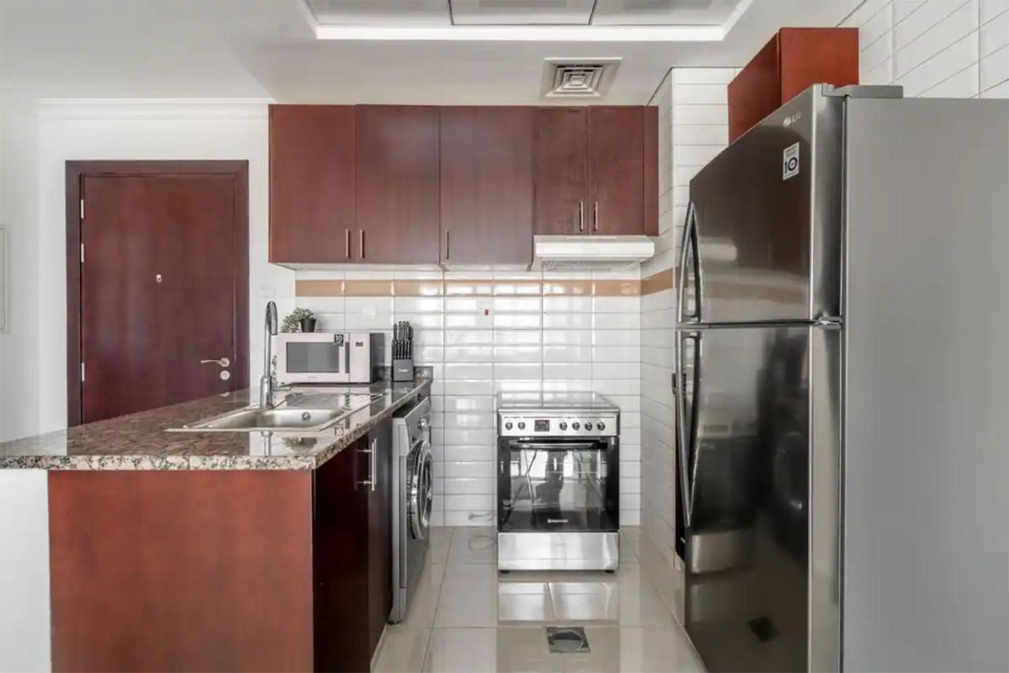 Apartment Beautiful 1br On High Floor With Partial Sea View Dubai