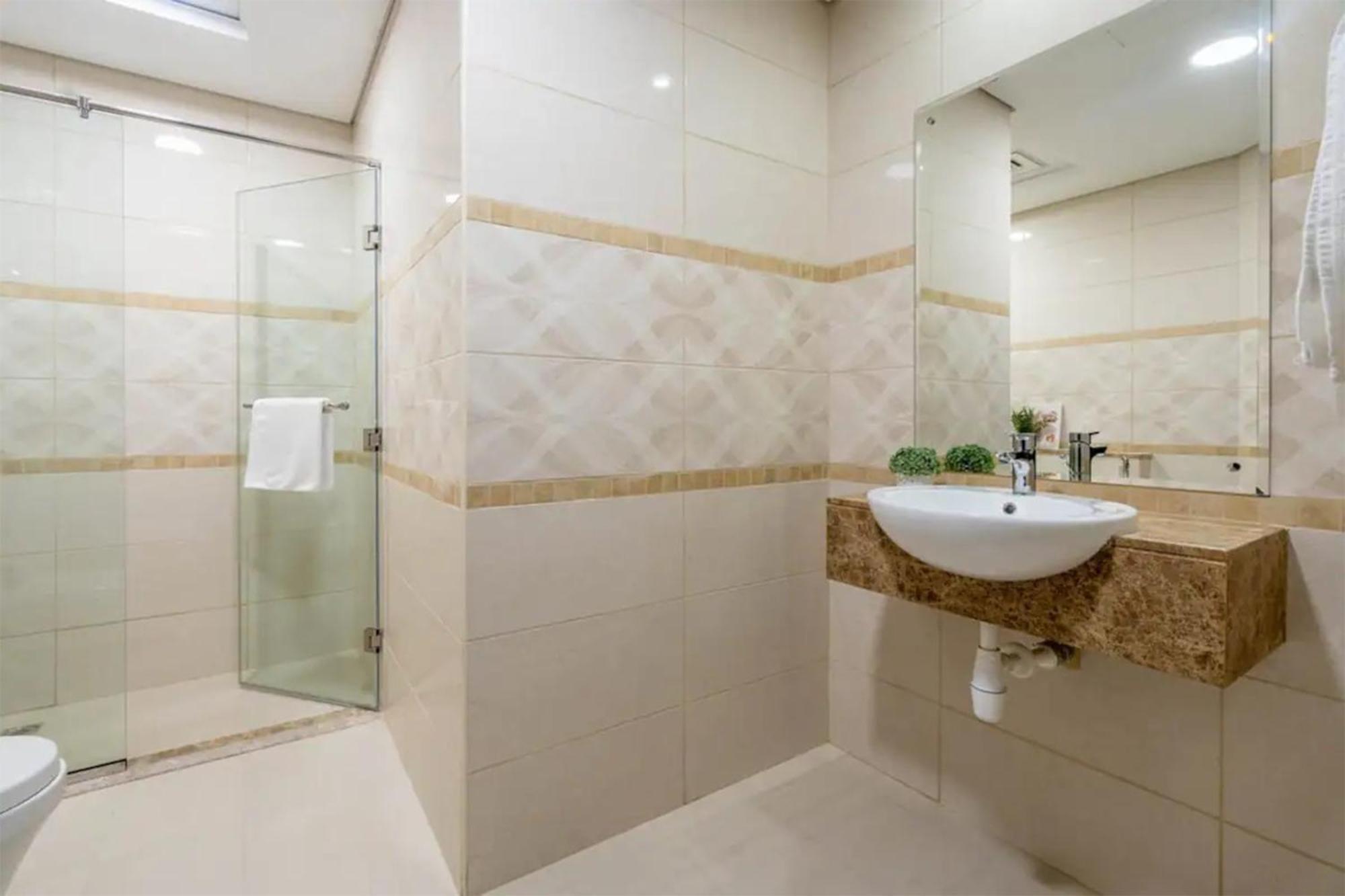 Beautiful 1br On High Floor With Partial Sea View Apartment *