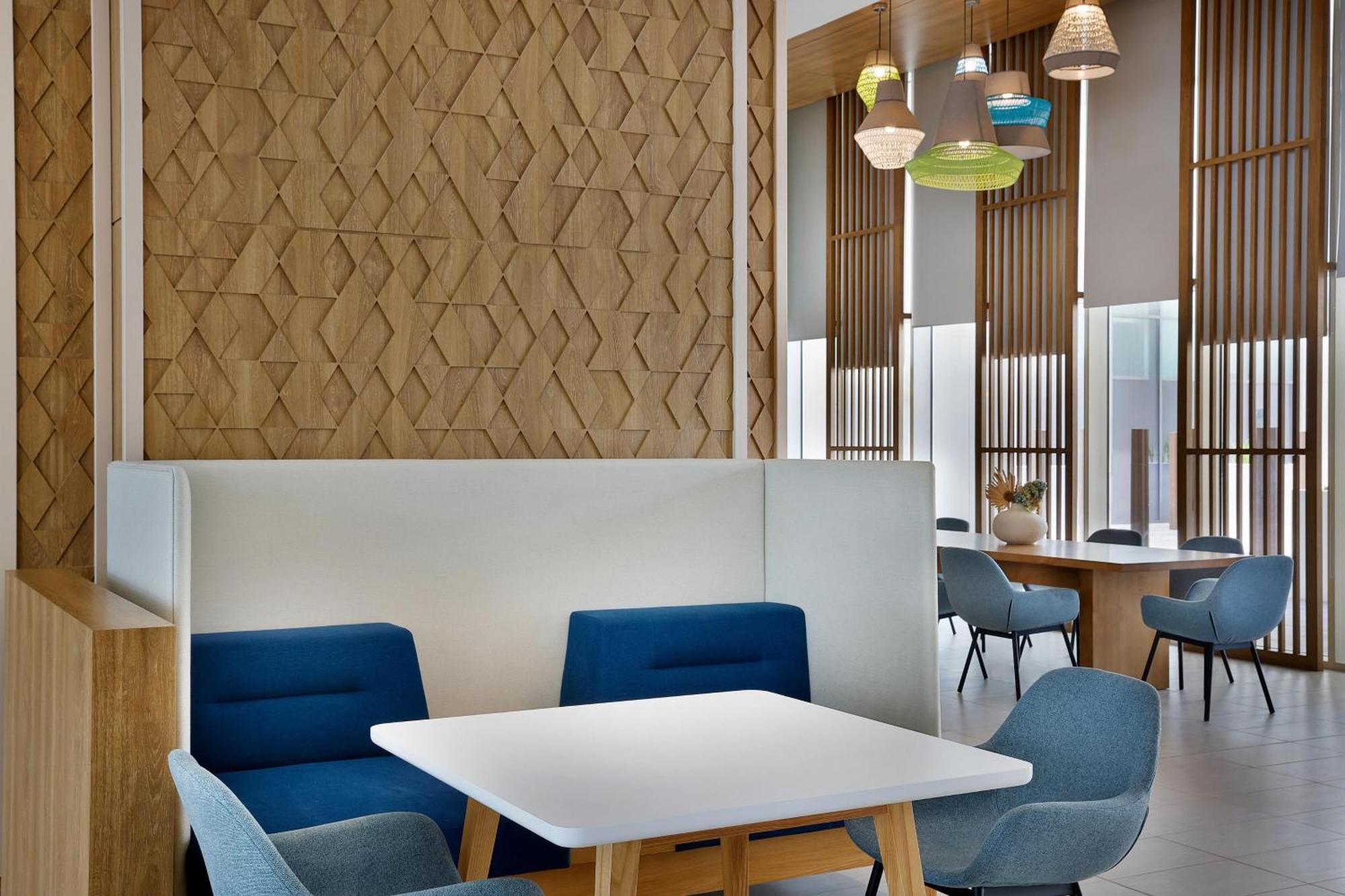 Hotel Element Airport Dubai