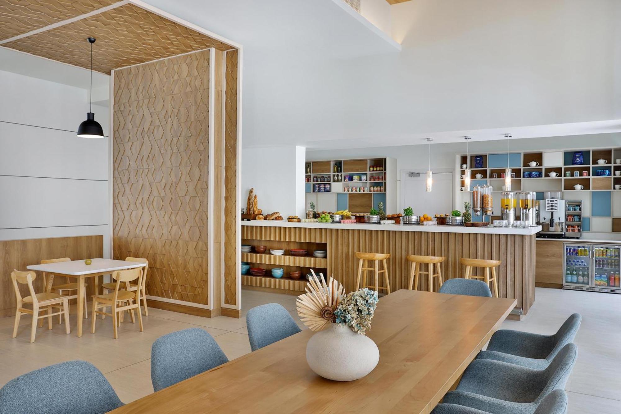 Element Airport Hotel Dubai