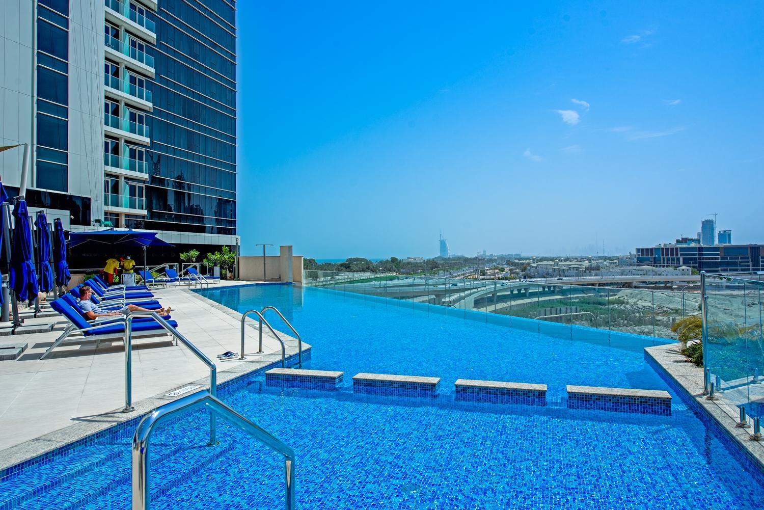 Golf Views In 30th Floor * Dubai