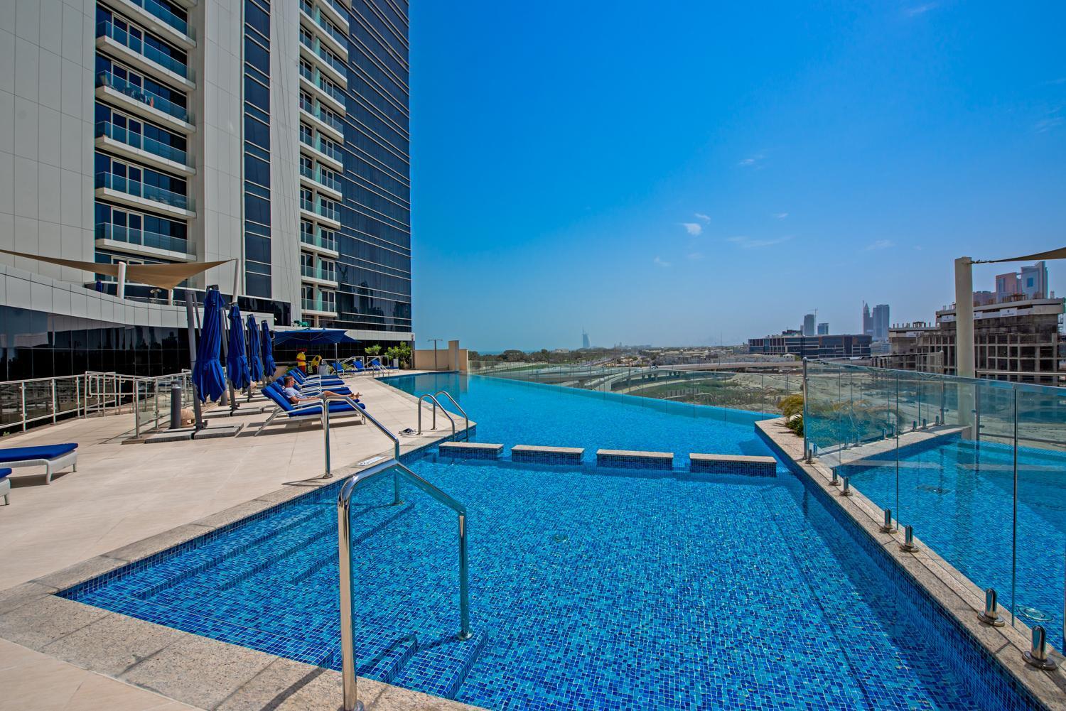 Golf Views In 30th Floor Apartment