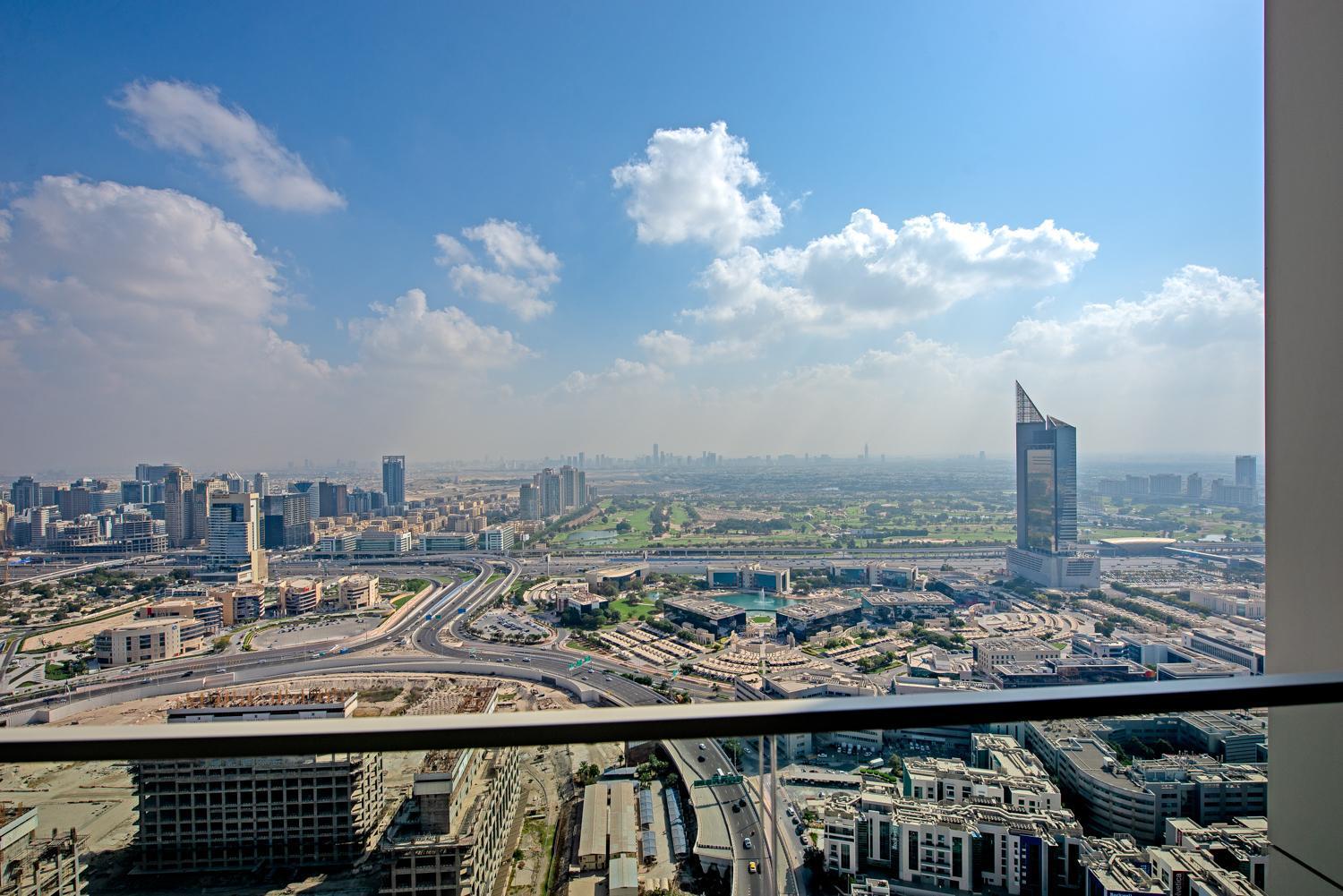 Golf Views In 30th Floor Apartment *