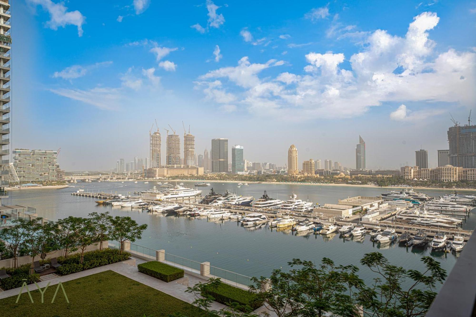 Beachfront Bliss - With Pool And Premium Amenities By Aya Boutique Dubai