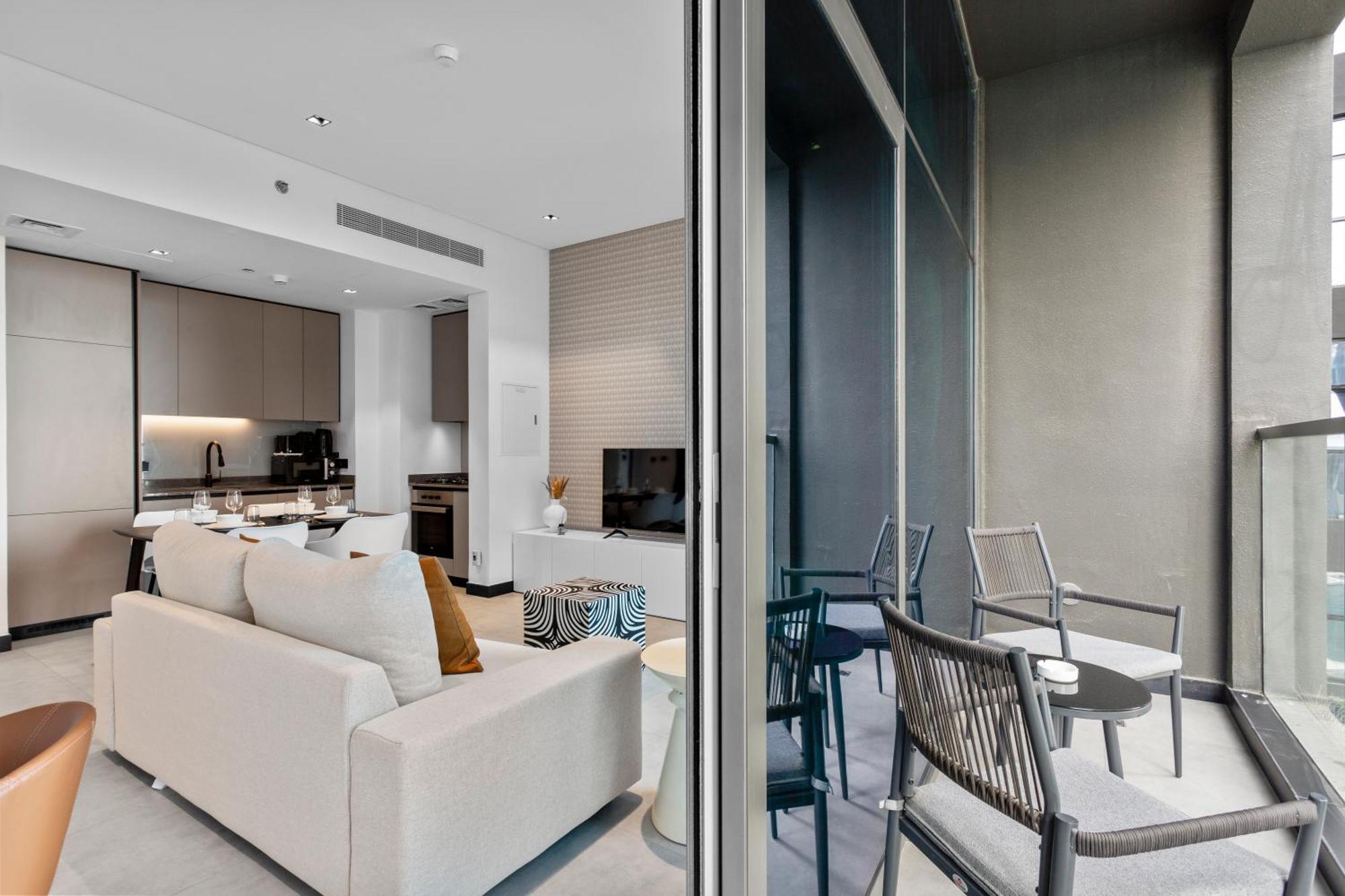 Luxe Living 1 Bedroom With Canal View Apartment *