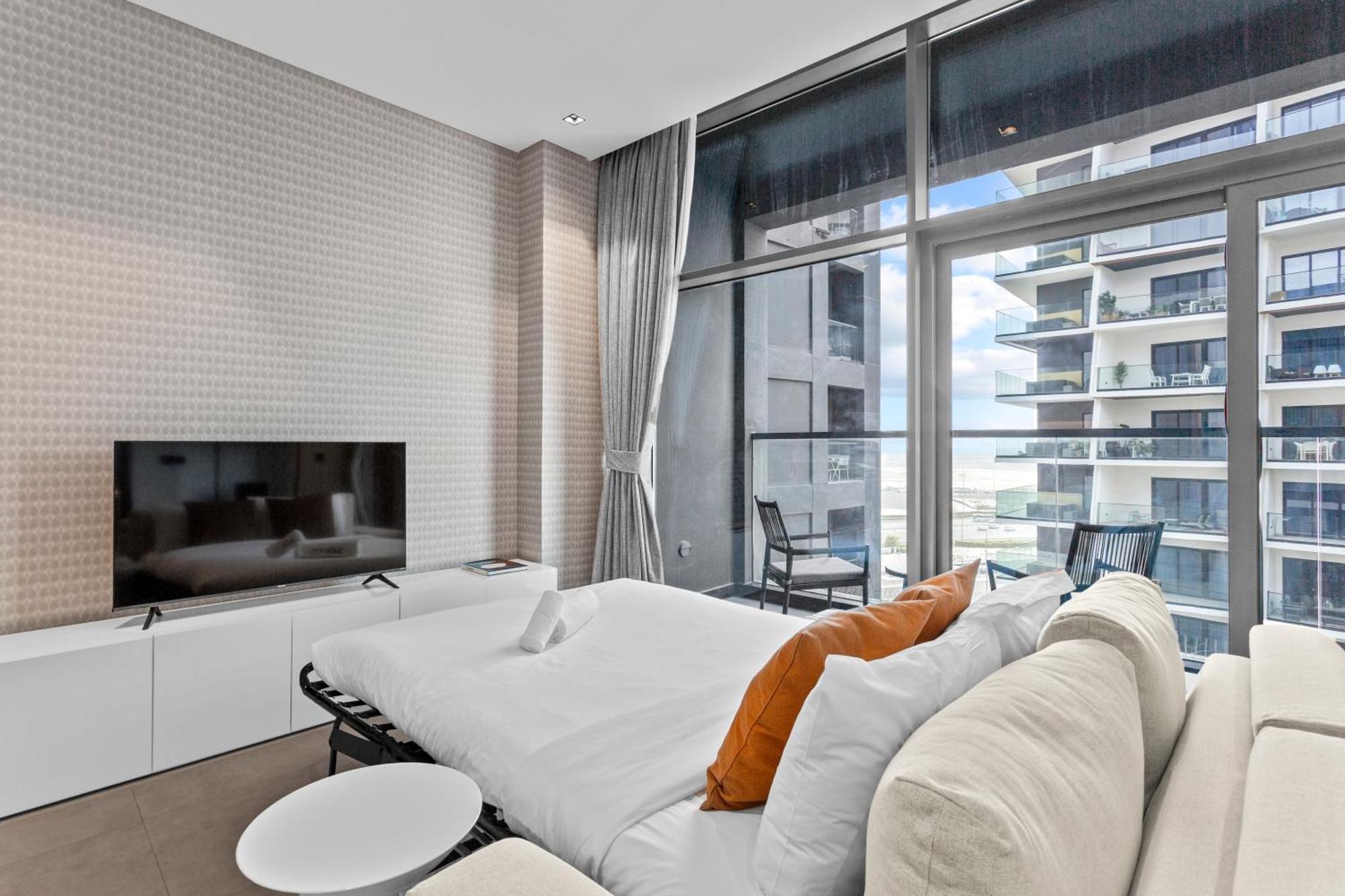 Luxe Living 1 Bedroom With Canal View Dubai