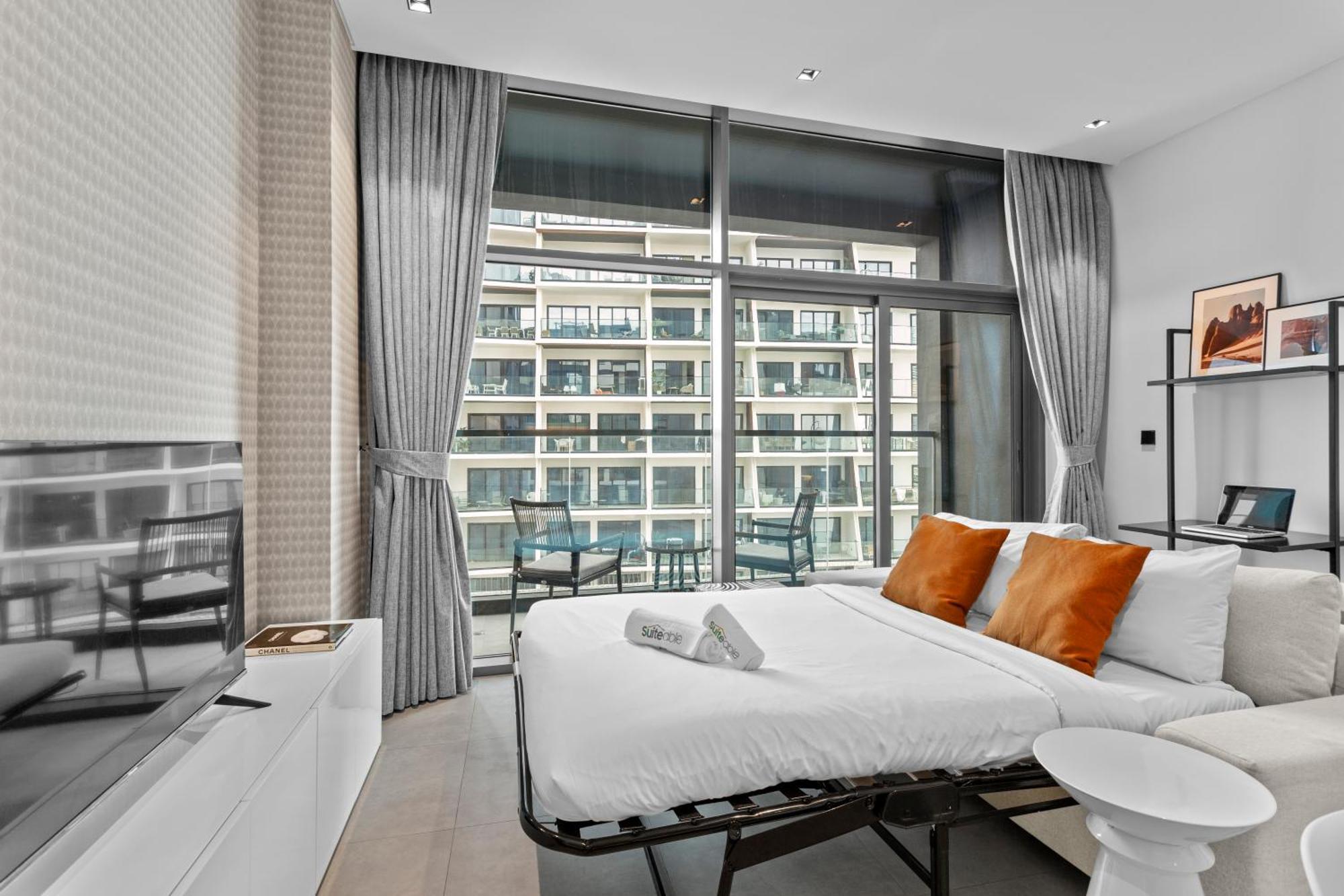 Luxe Living 1 Bedroom With Canal View Apartment Dubai