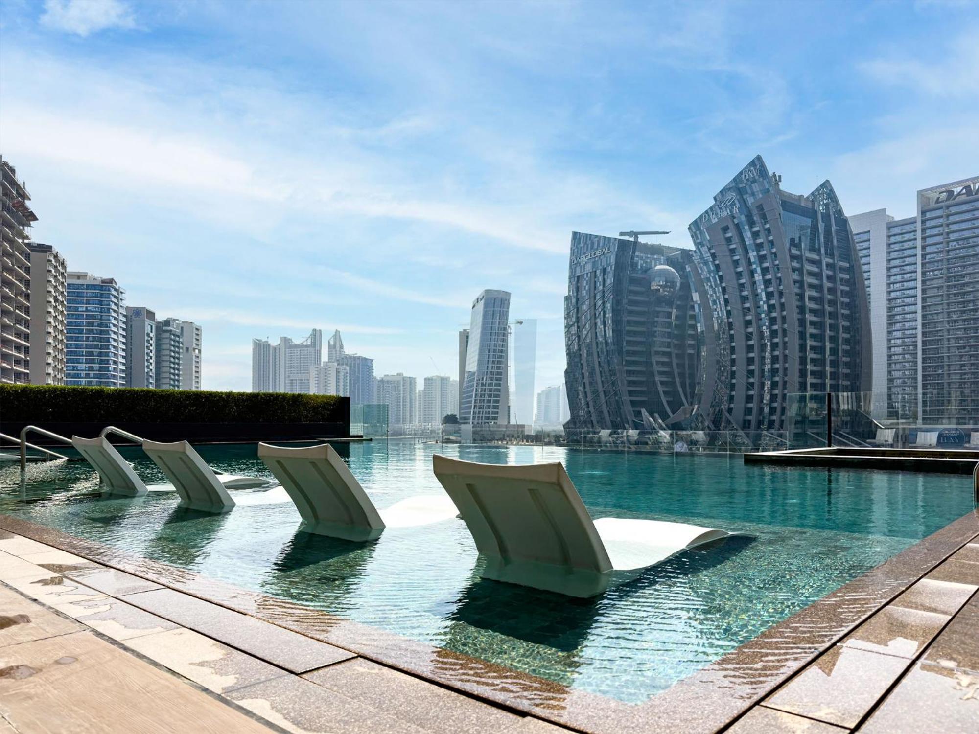 Luxe Living 1 Bedroom With Canal View Apartment