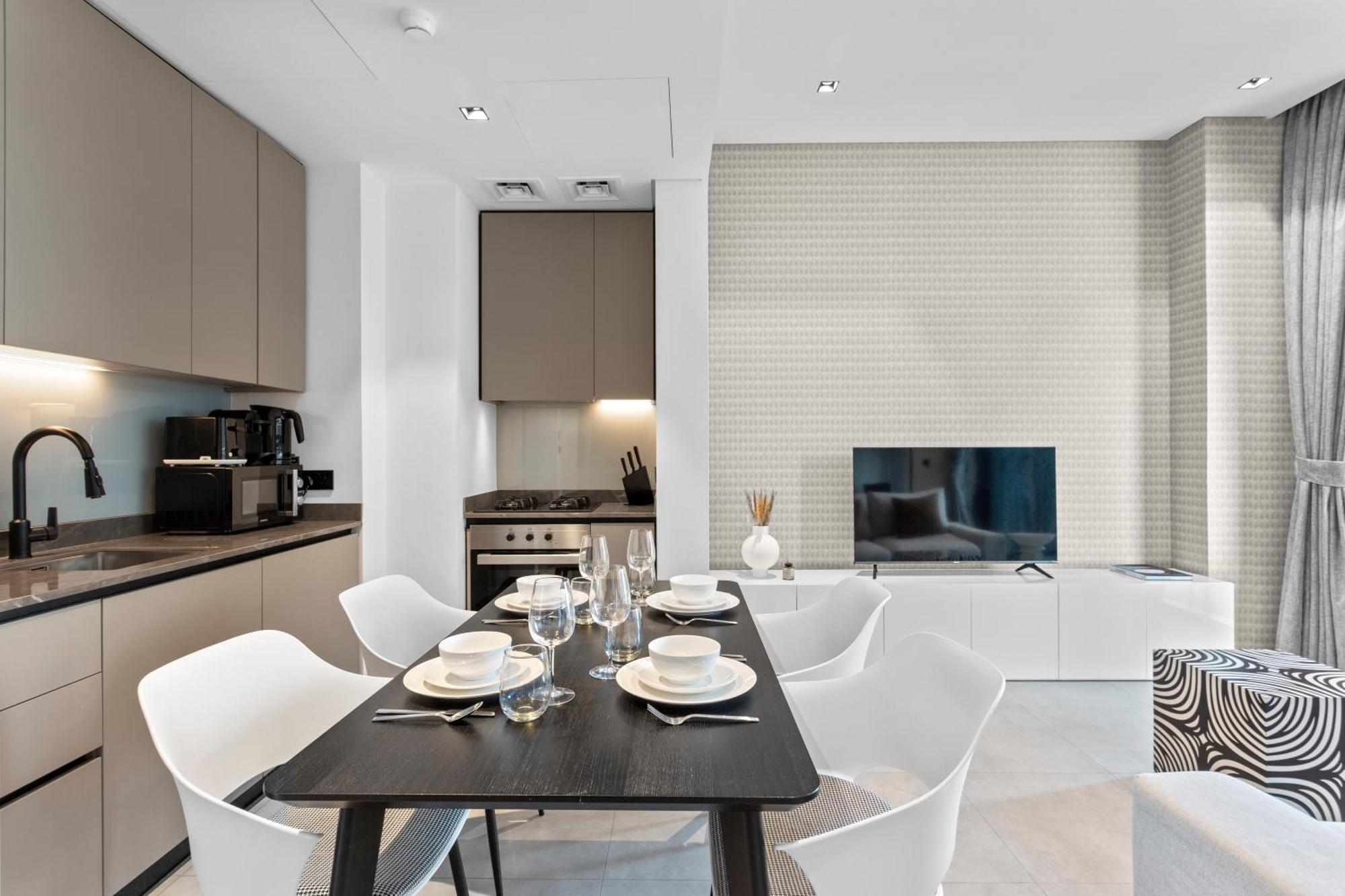 Apartment Luxe Living 1 Bedroom With Canal View Dubai