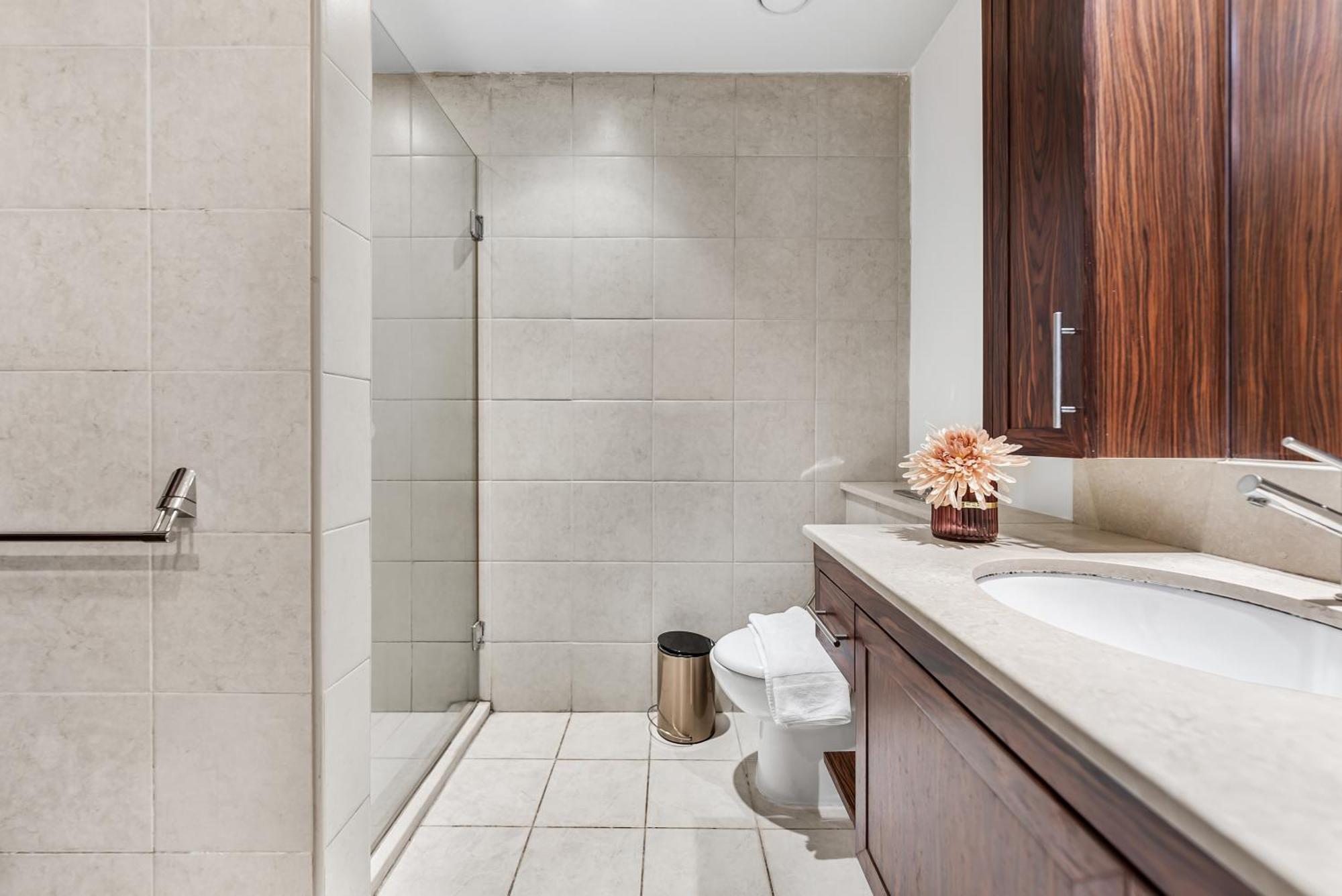 Magnificent - Spacious New 2br In Downtown *