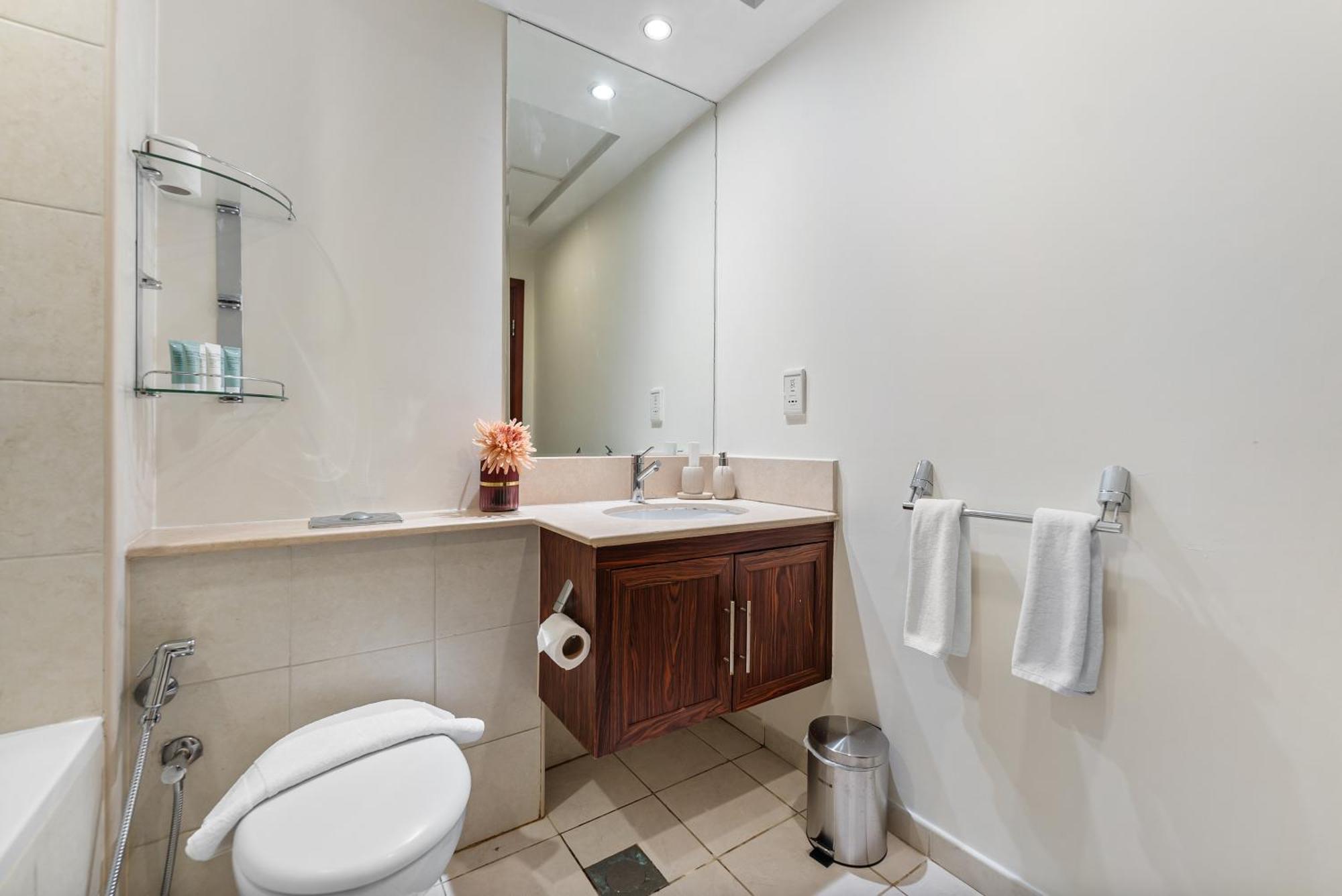 Magnificent - Spacious New 2br In Downtown Apartment *