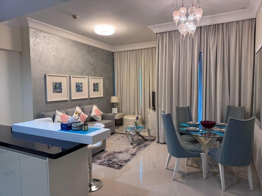 Royal Sky By Damac Maison Mall Street