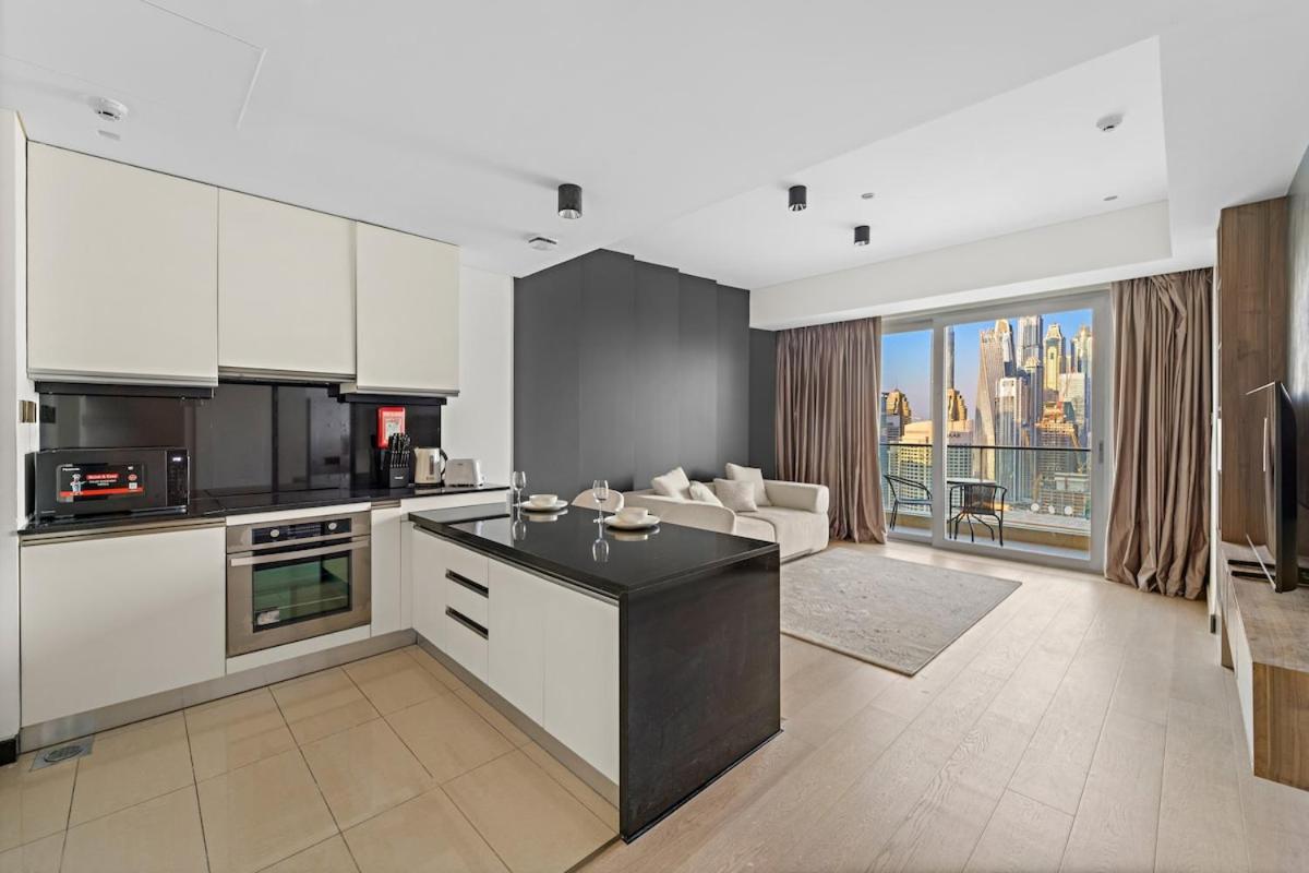 First Class 1br Stunning & Marina Views Apartment