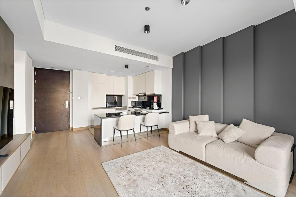 Apartment First Class 1br Stunning & Marina Views