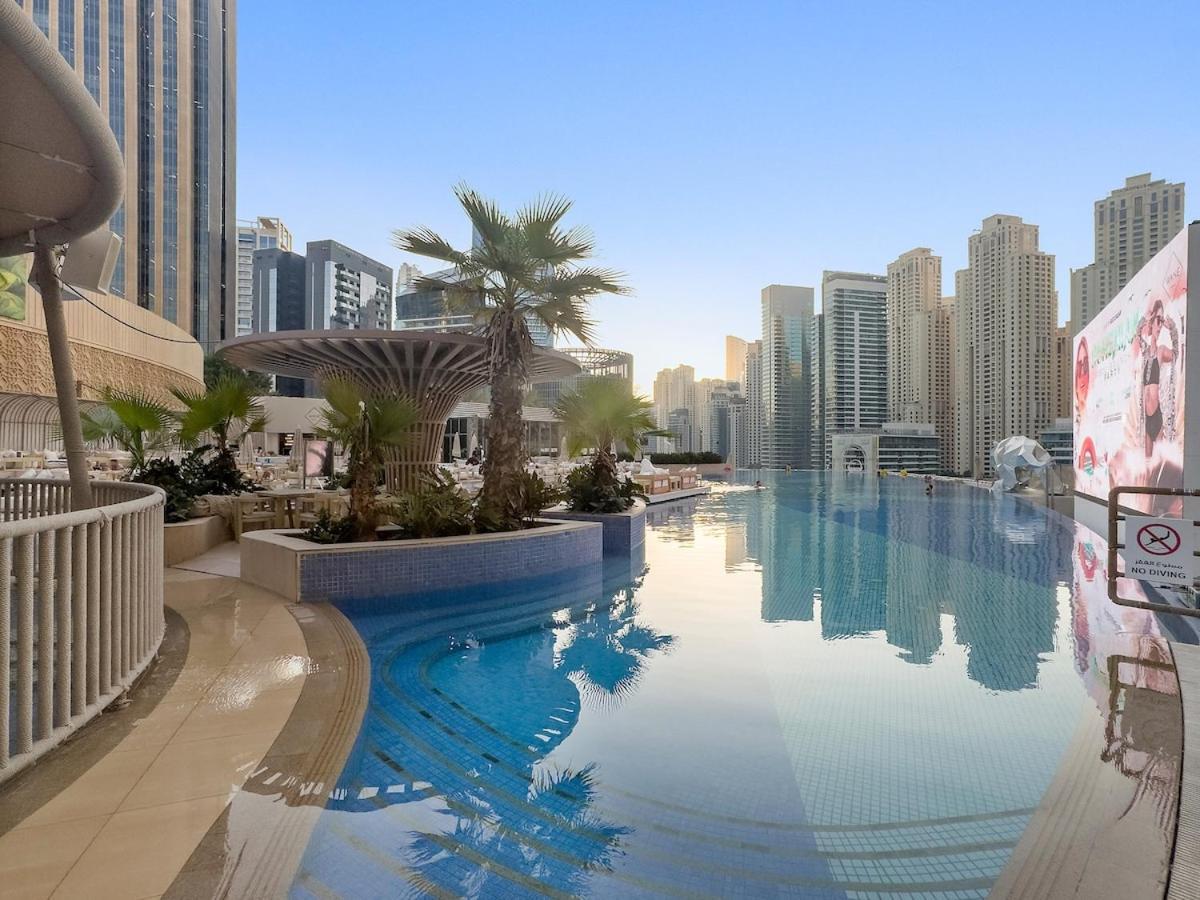 First Class 1br Stunning & Marina Views * Dubai
