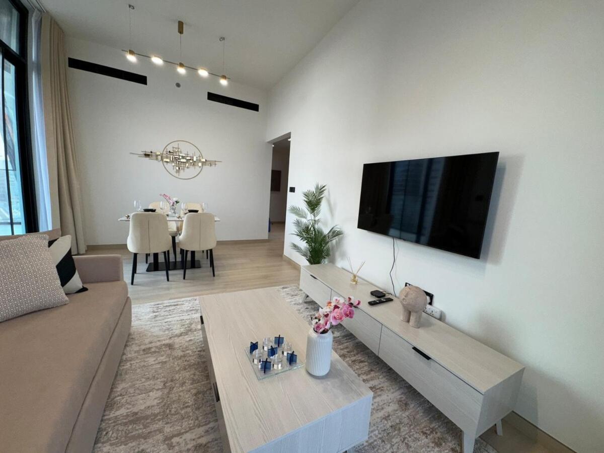 Ashri Hh Spacious In Jvc, Binghatti Luna Apartment