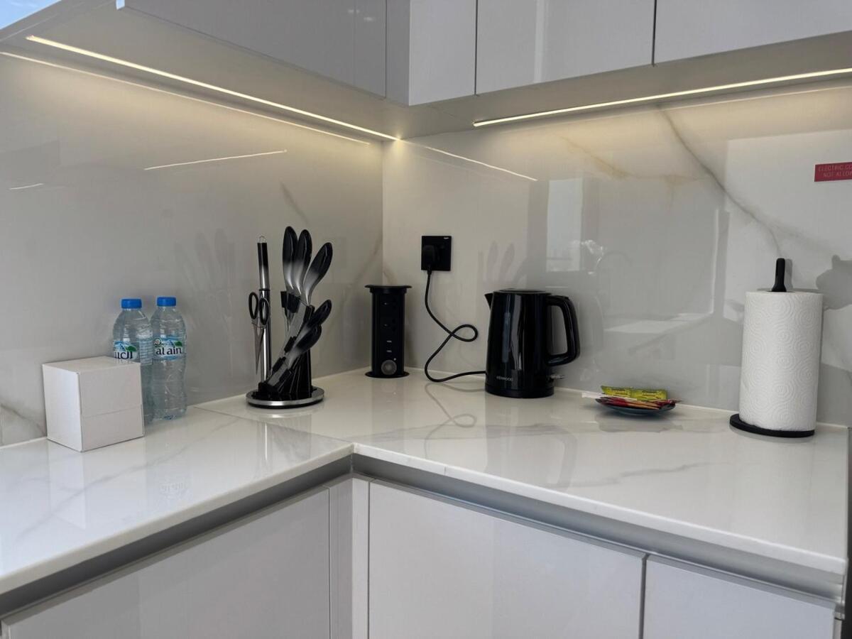 Apartment Ashri Hh Spacious In Jvc, Binghatti Luna