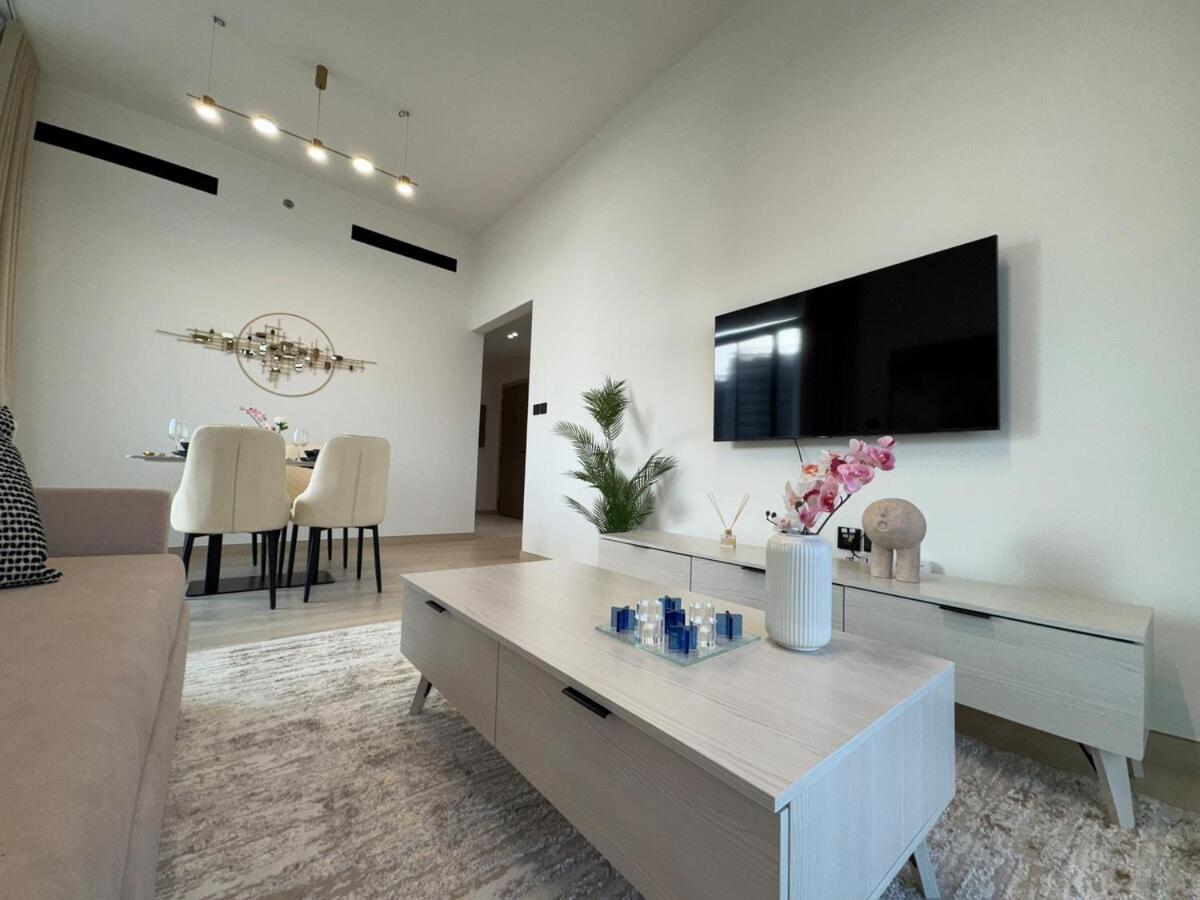 Ashri Hh Spacious In Jvc, Binghatti Luna Apartment