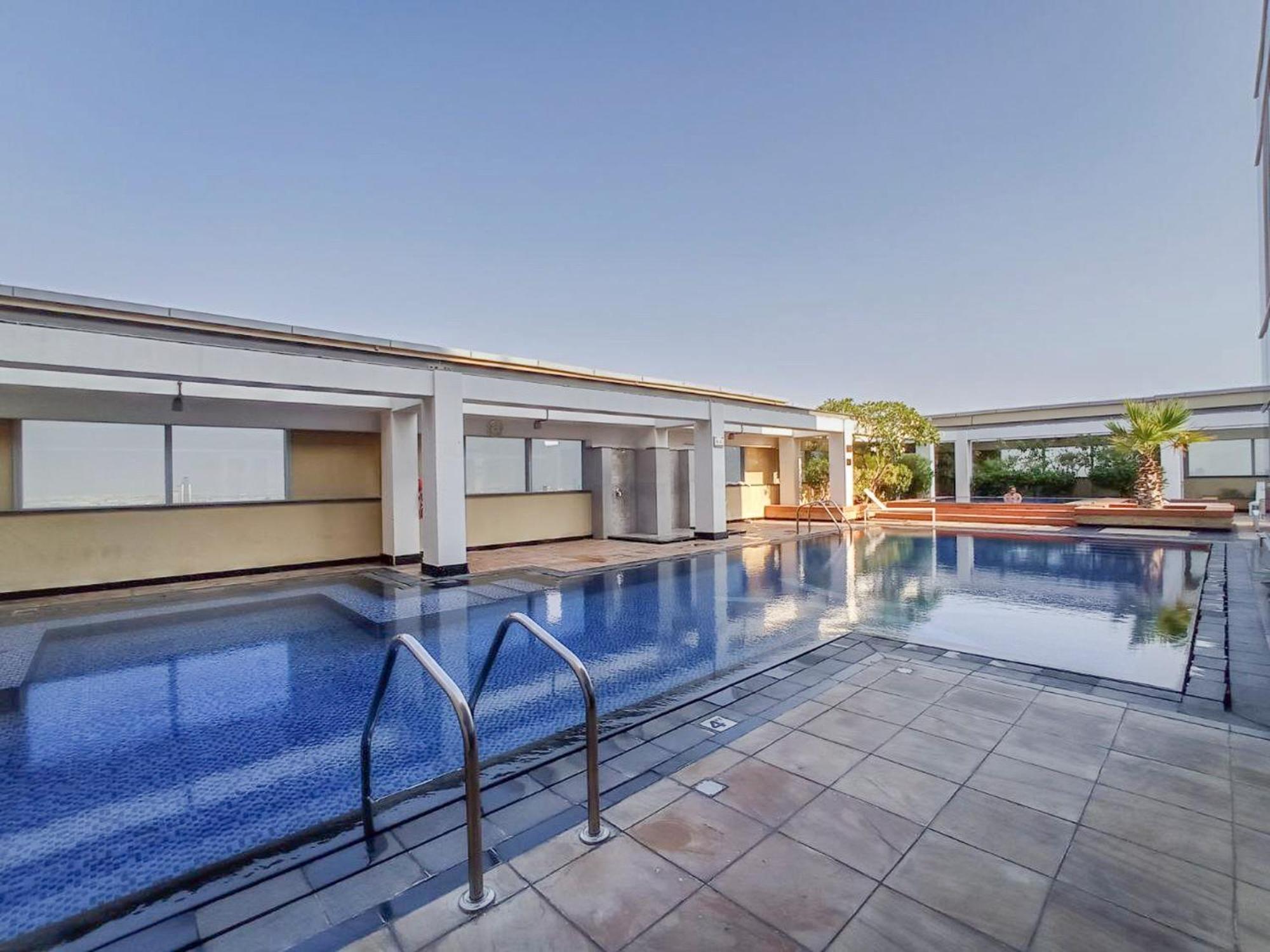 In Difc That Sleeps 4 Comfortably Apartment *