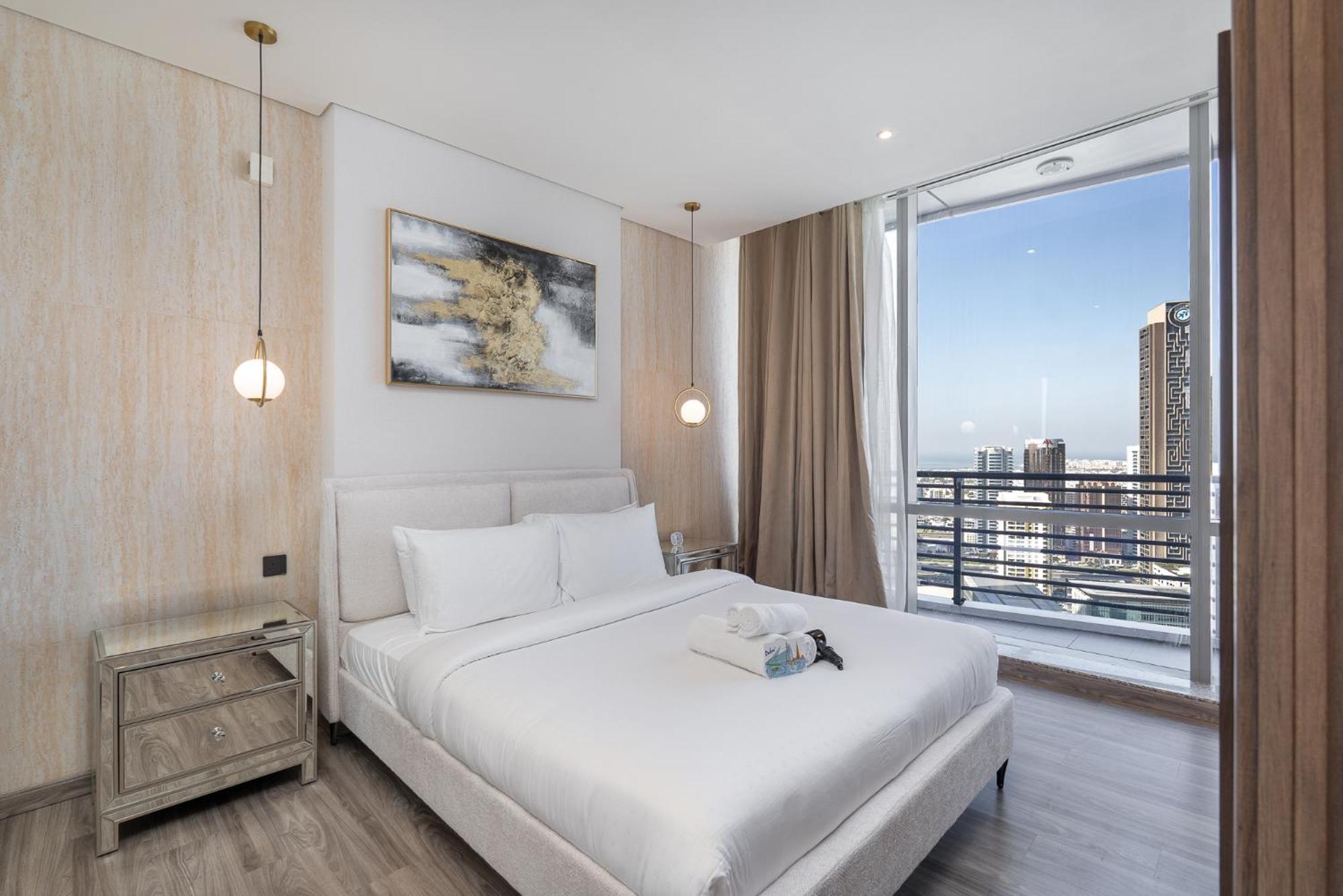 In Difc That Sleeps 4 Comfortably Apartment *
