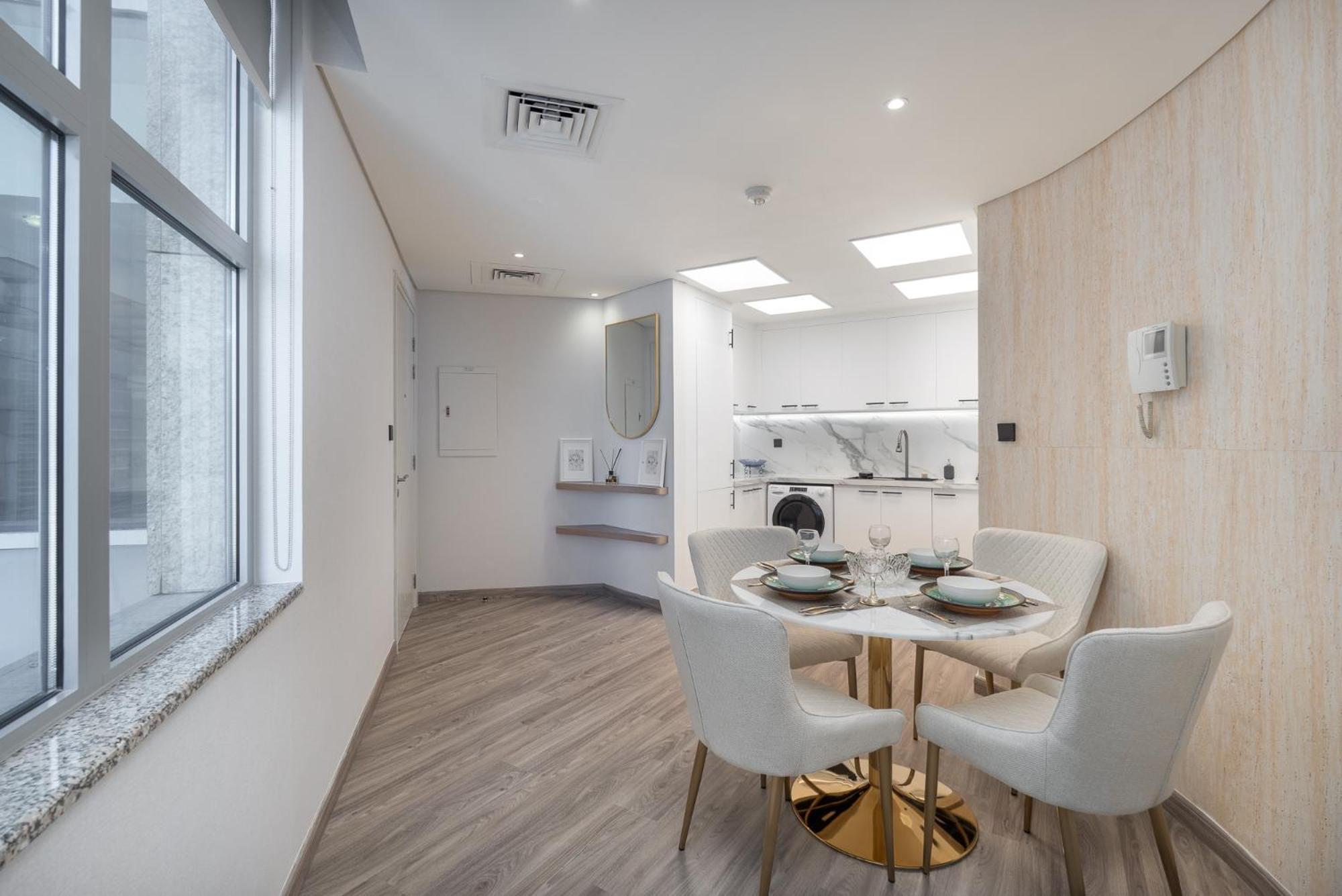 In Difc That Sleeps 4 Comfortably Apartment *