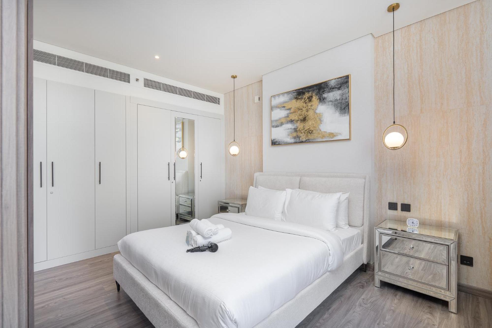 In Difc That Sleeps 4 Comfortably *