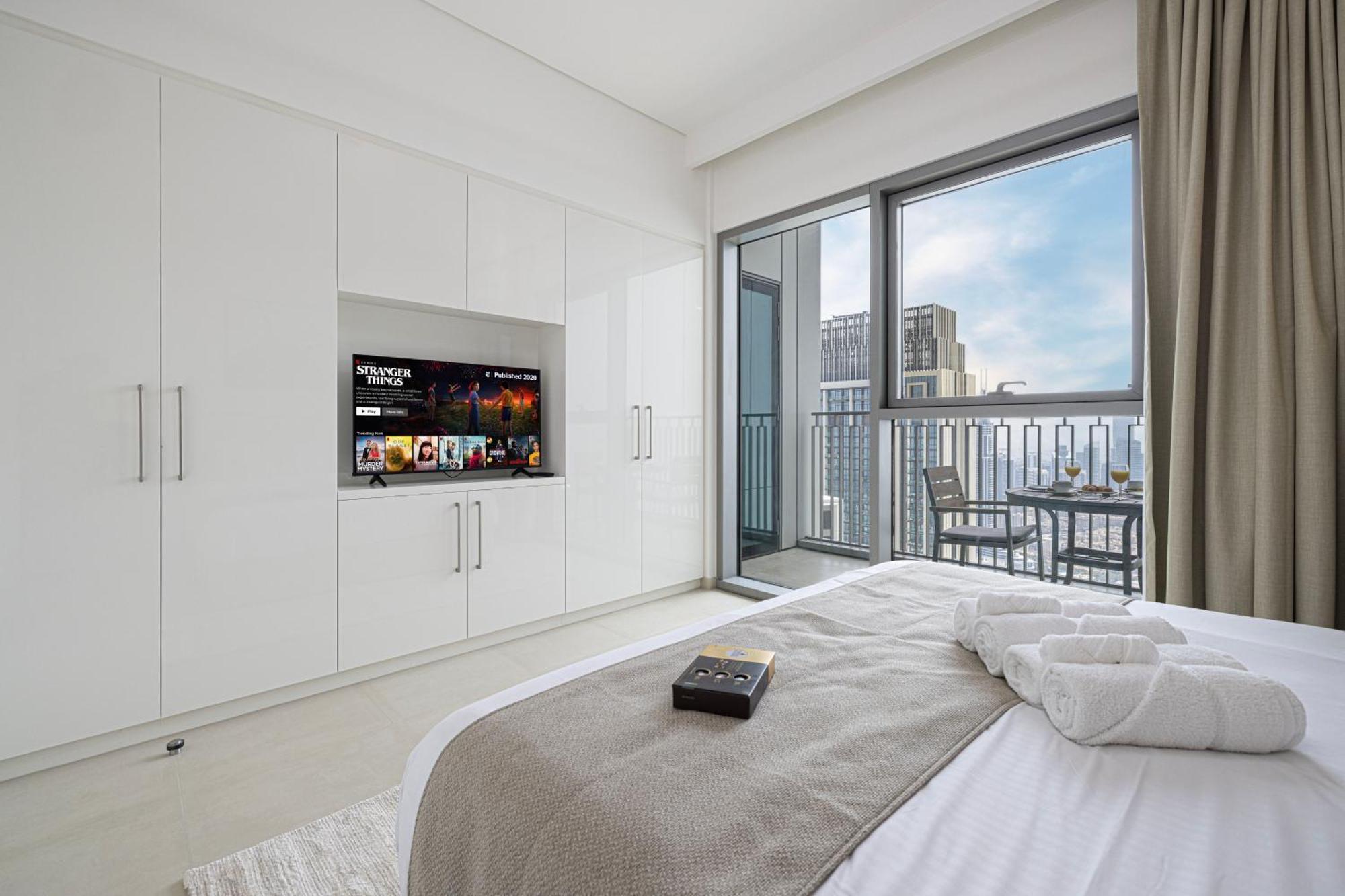 Premium 2 Bedroom High-floor Offering Spectacular Burj Khalifa & Fountain Views, Steps Away From Mall - Downtown By Stayfinity - Max 8 Guests *