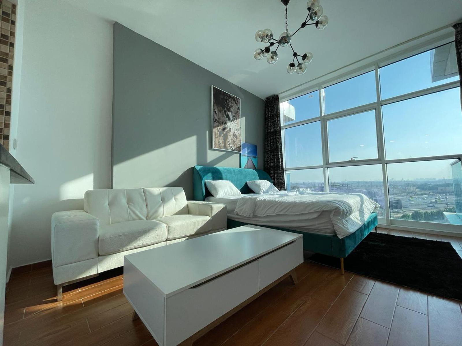 Apartment In Jumeriah Village Triangle District 2