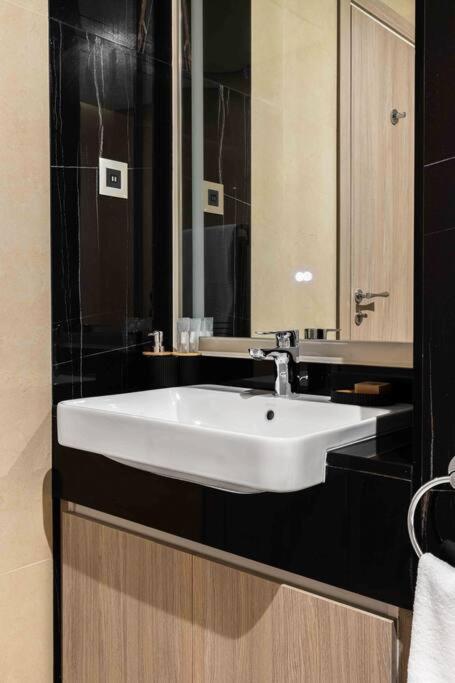 Medore Tower Apartment Dubai