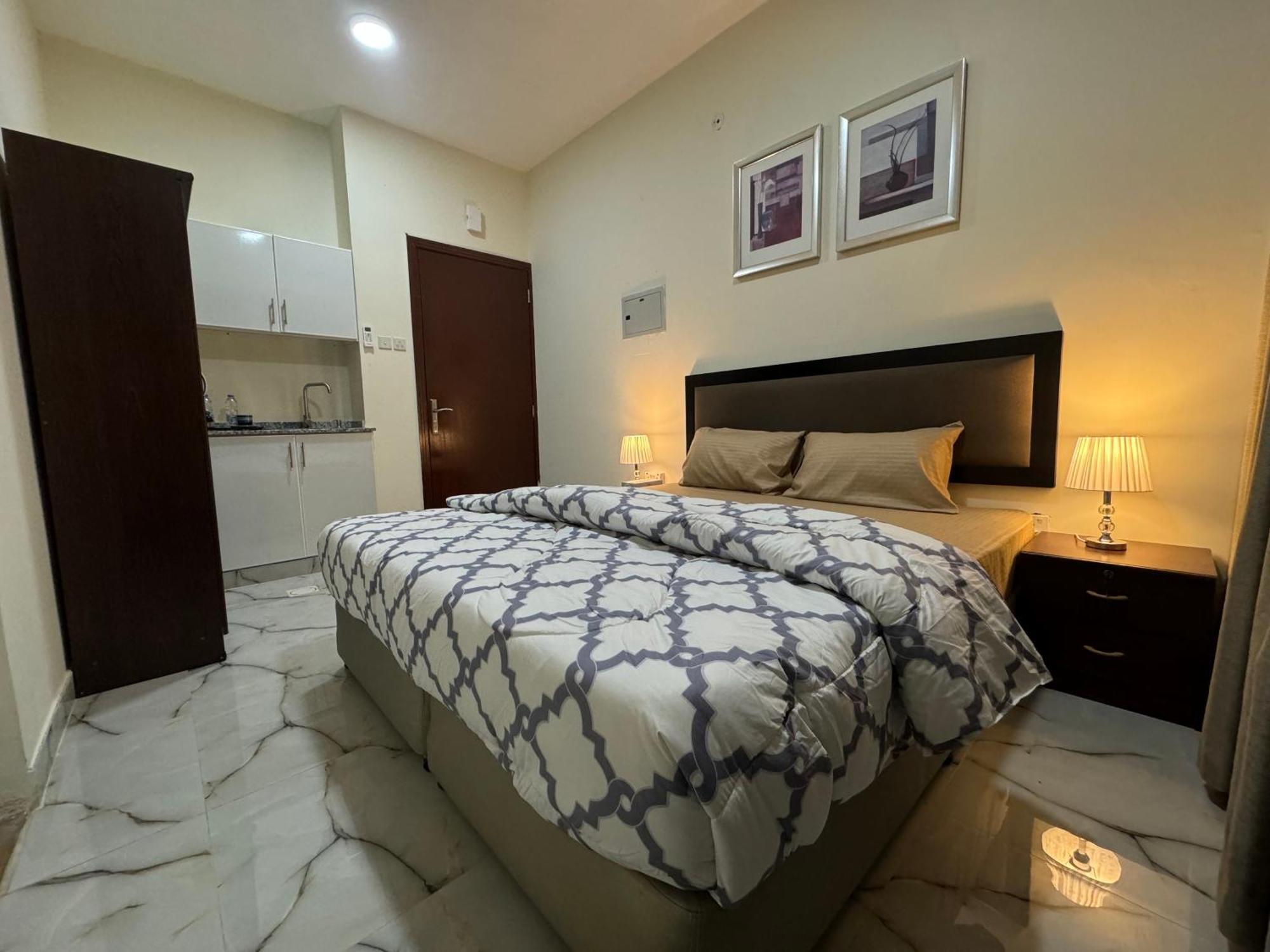 Homestay Furnished Private Near Union Metro Station Dubai