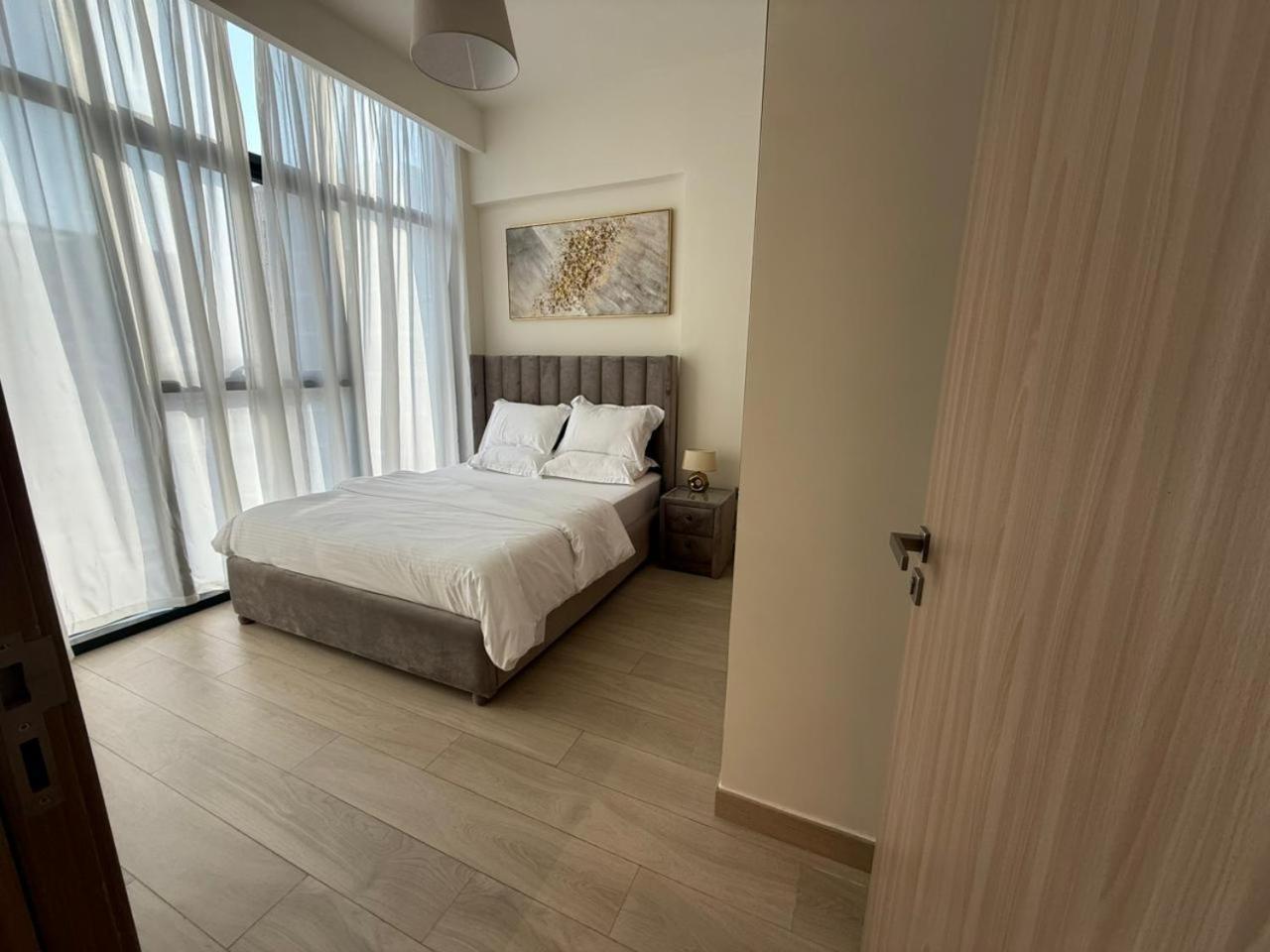 Apartment Cozy 01 Bhk With Balcony *