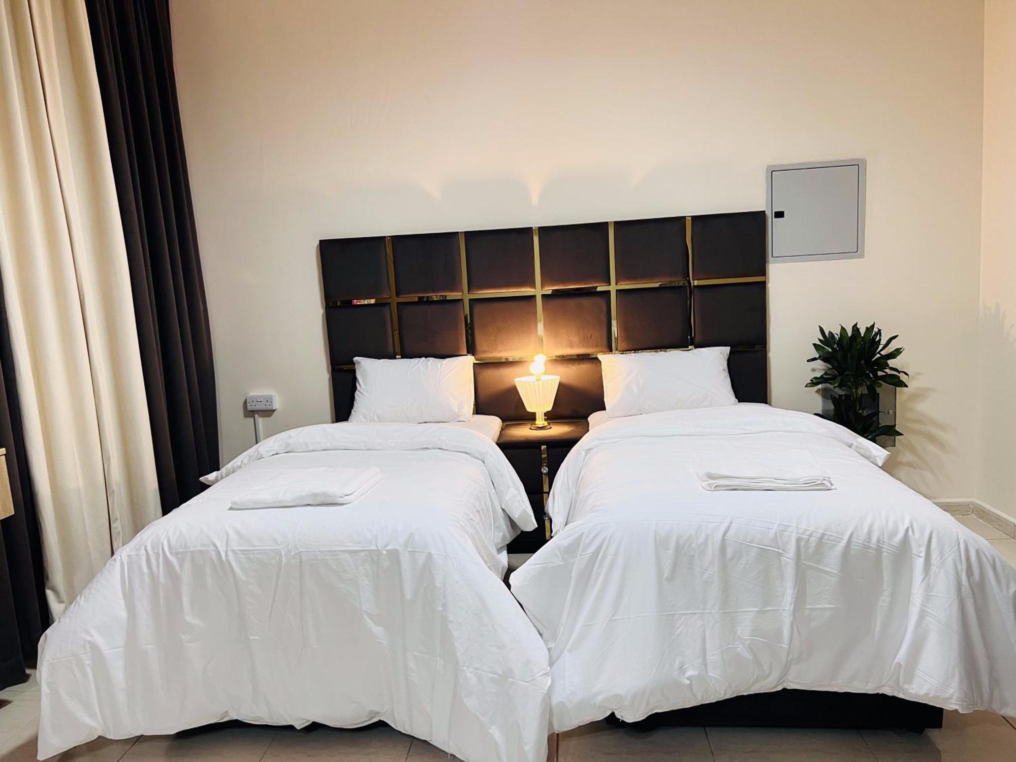 Hotel Landtech - Baniyas Square 2*