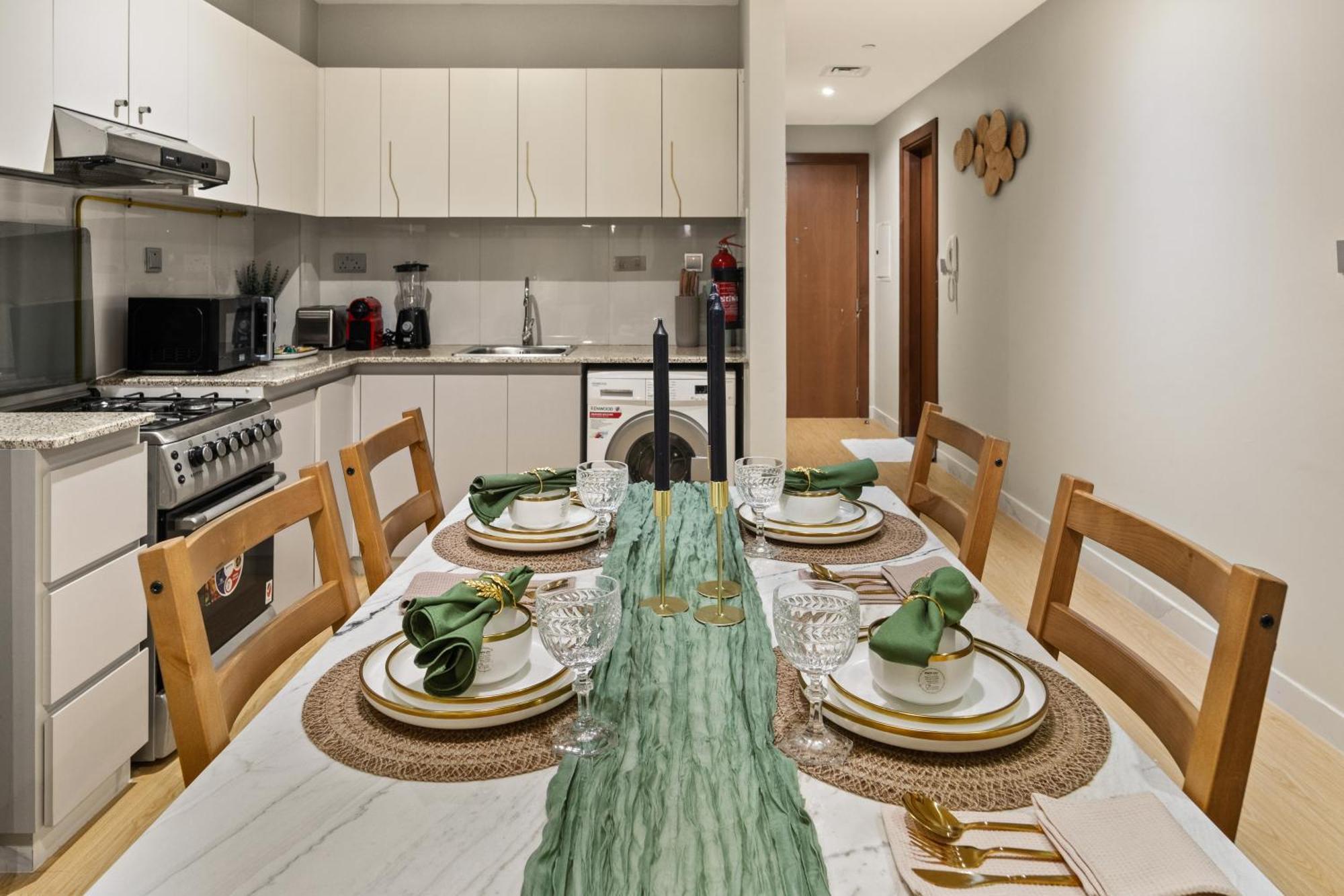 Apartment Luxurious 1br With Canal & Burj Khalifa View!