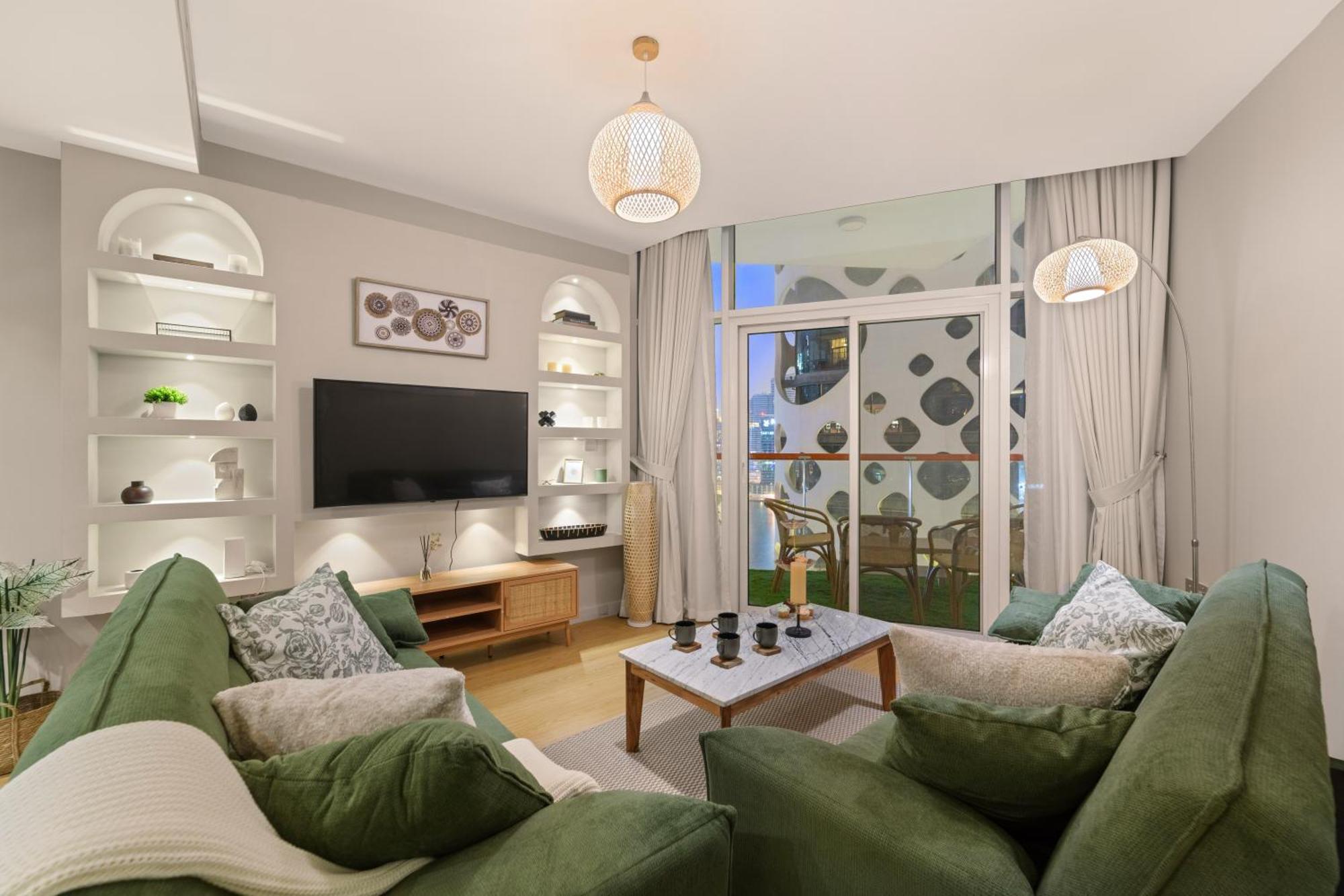 Luxurious 1br With Canal & Burj Khalifa View! *