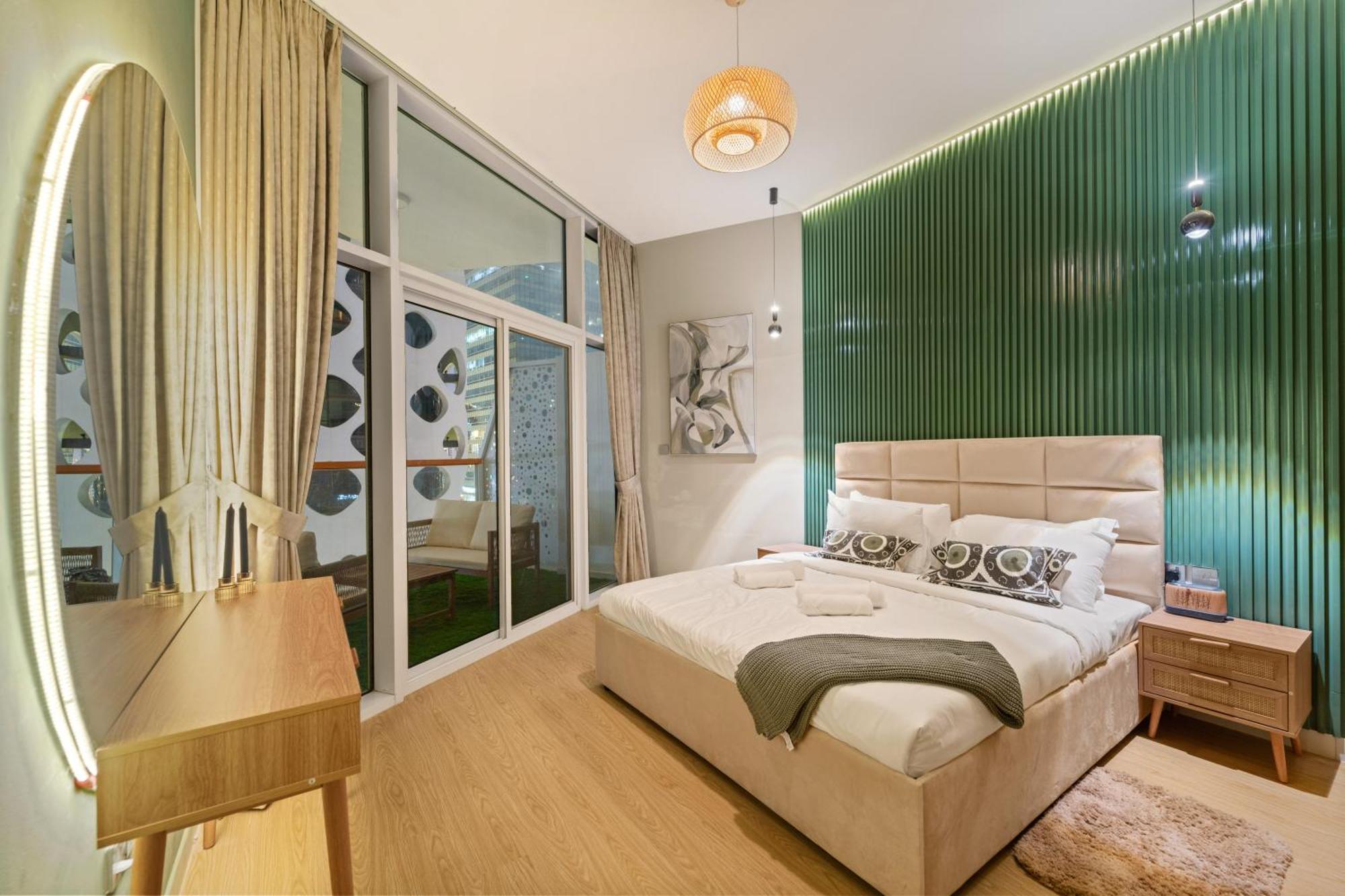 Apartment Luxurious 1br With Canal & Burj Khalifa View! *