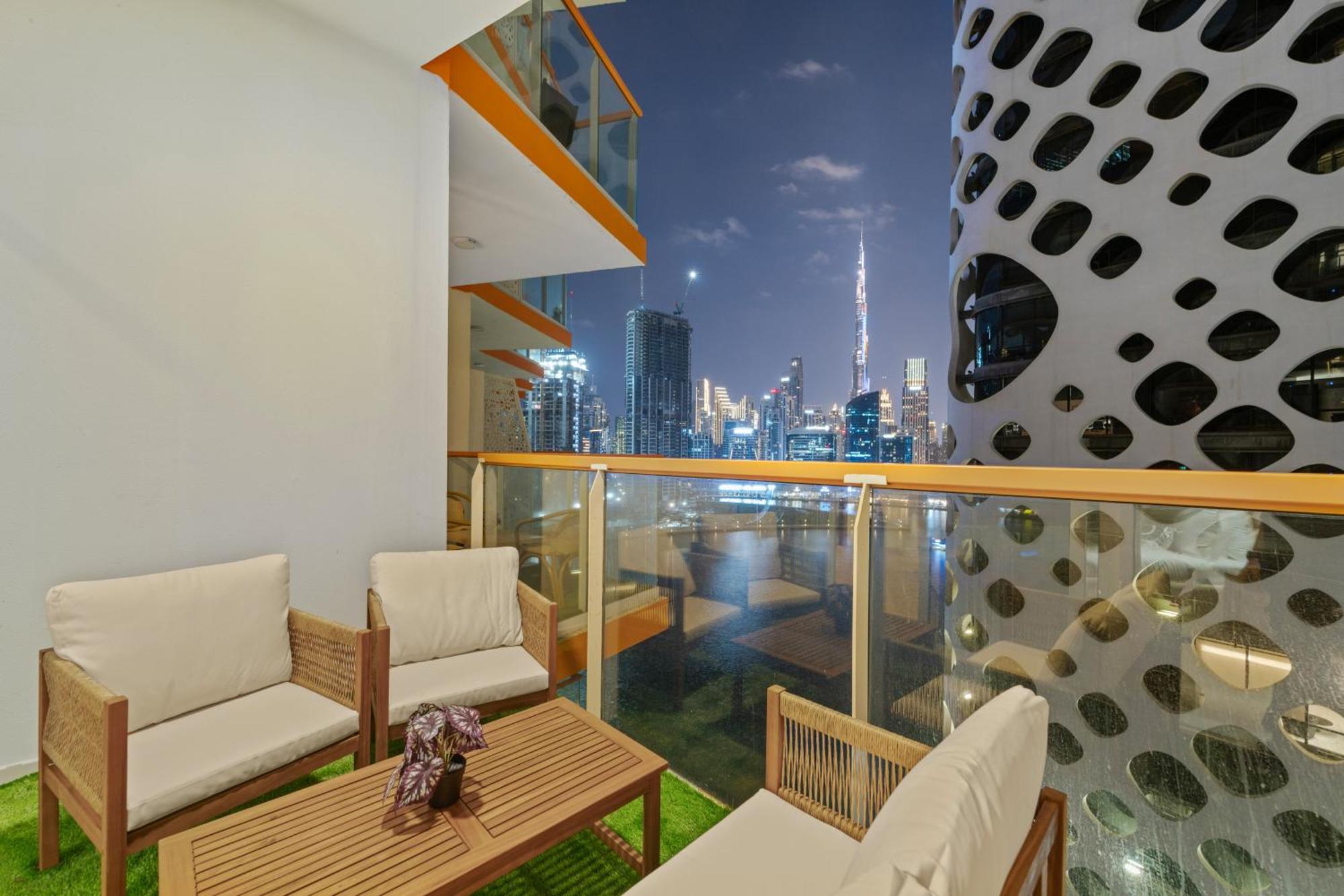 Apartment Luxurious 1br With Canal & Burj Khalifa View! *