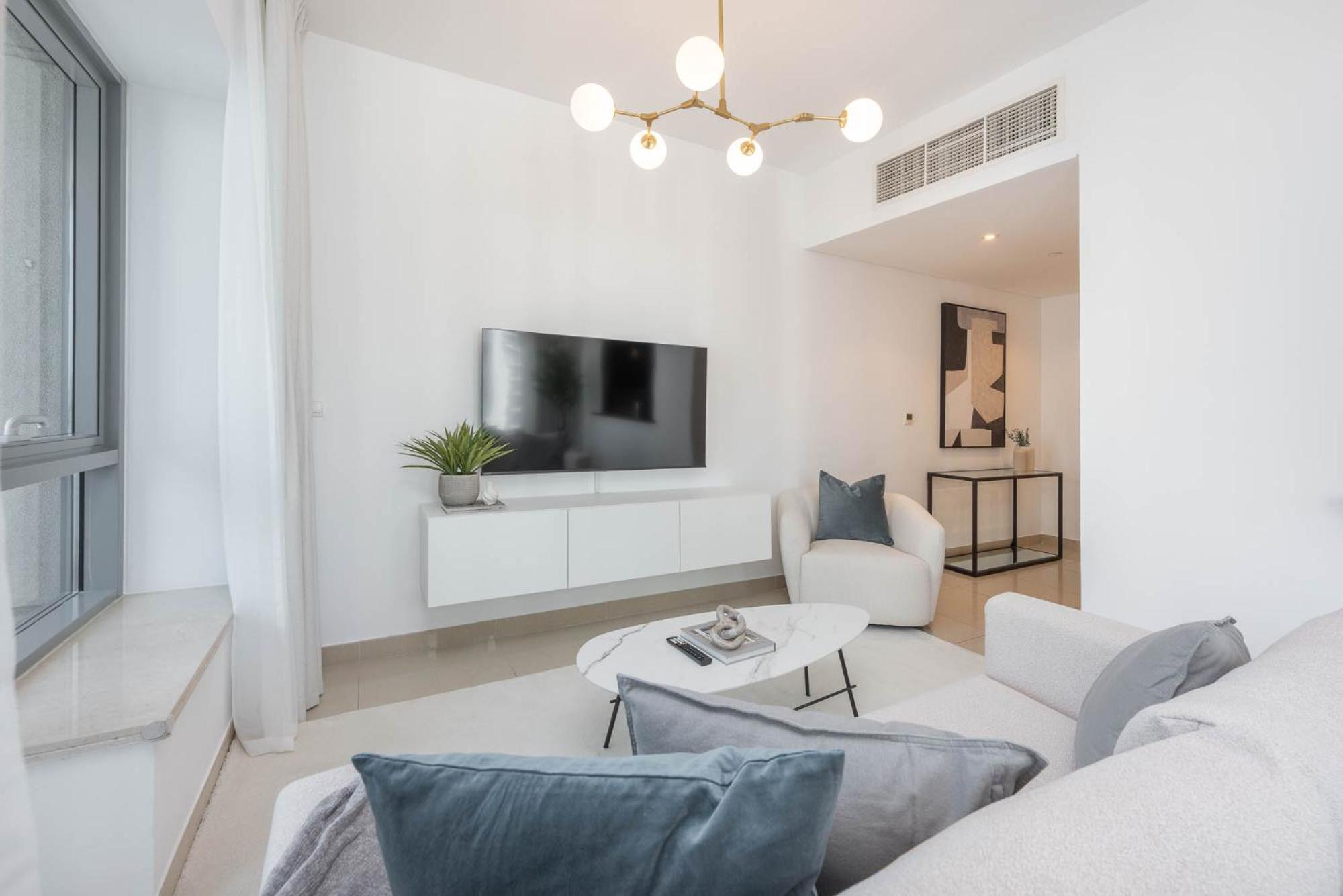 Modernized 2 Bedroom In Downtown And Sleeps 6 Dubai