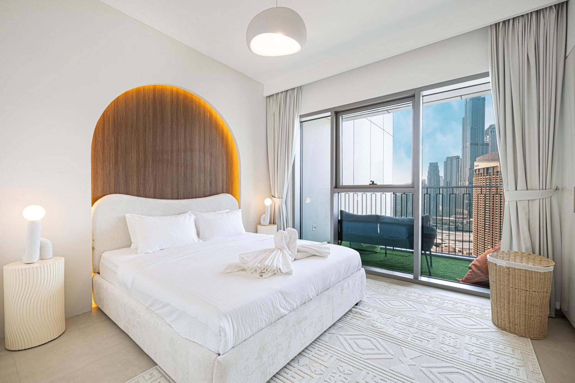 Full Burj View & Direct Access To Mall Apartment