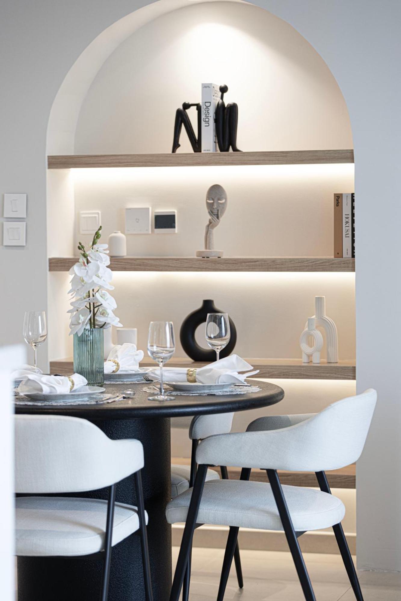 Full Burj View & Direct Access To Mall Apartment *