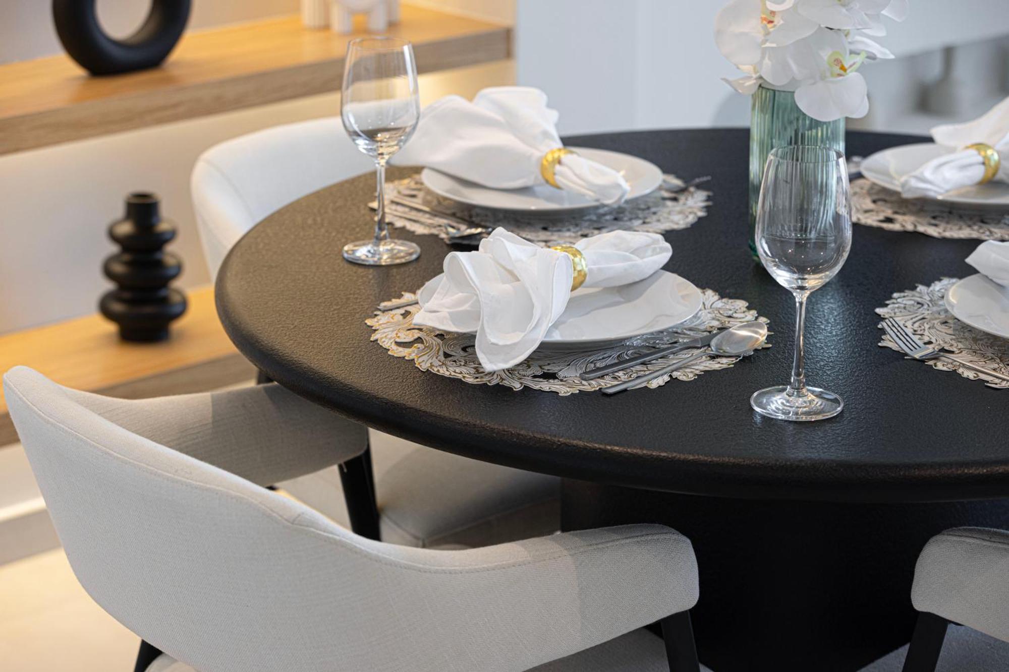 Full Burj View & Direct Access To Mall Apartment