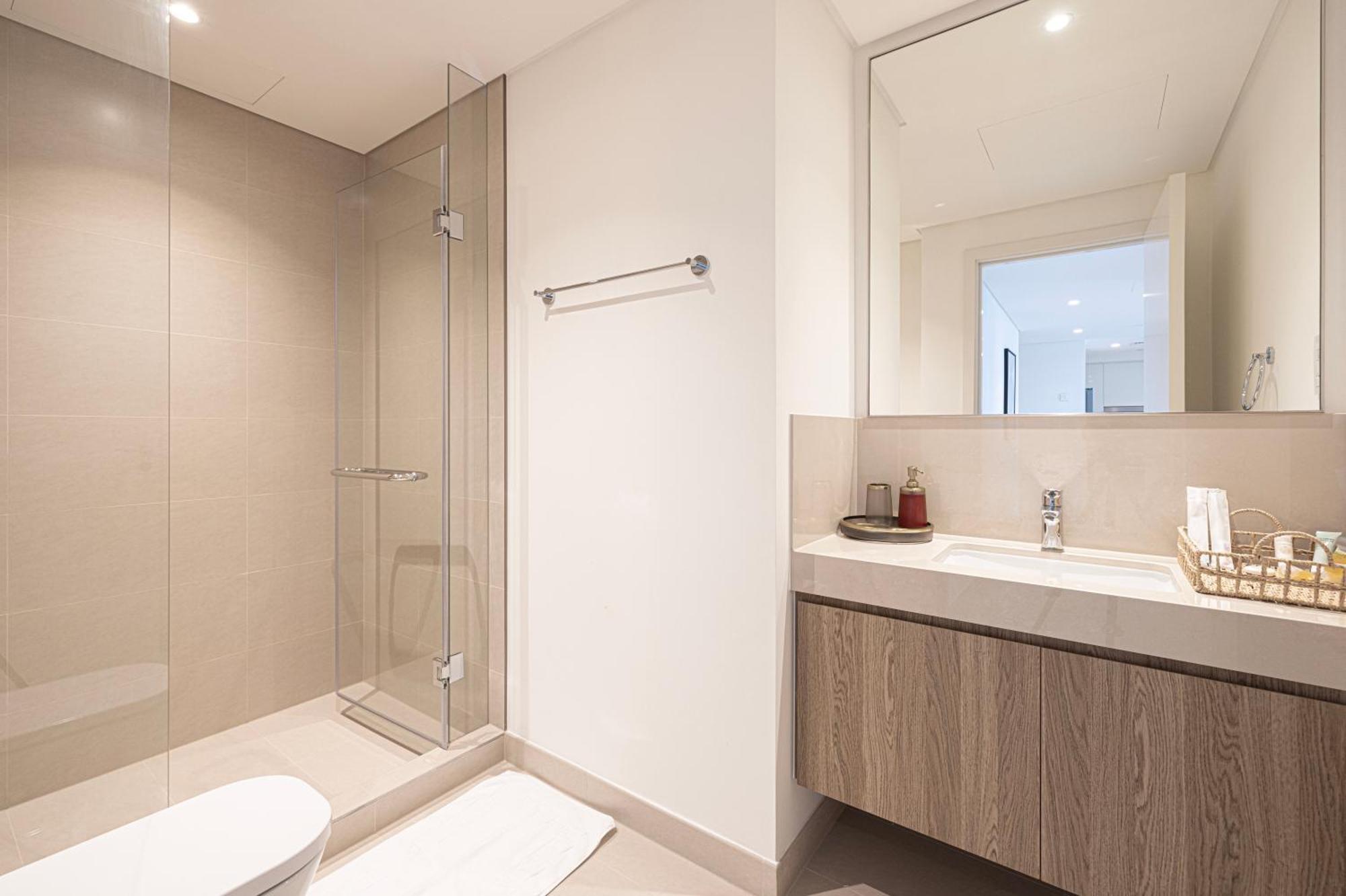 Full Burj View & Direct Access To Mall Apartment Dubai