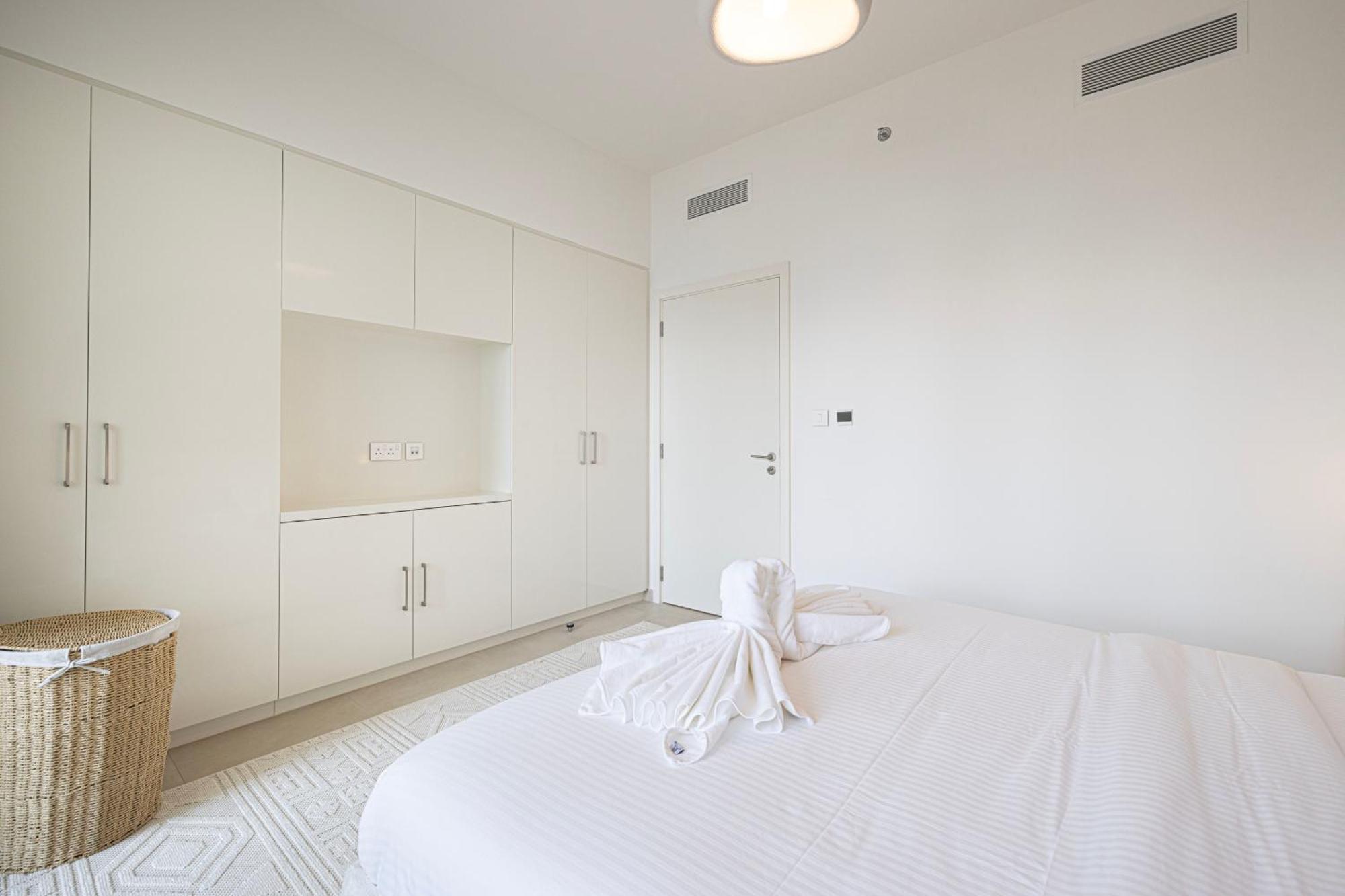 Full Burj View & Direct Access To Mall Apartment Dubai
