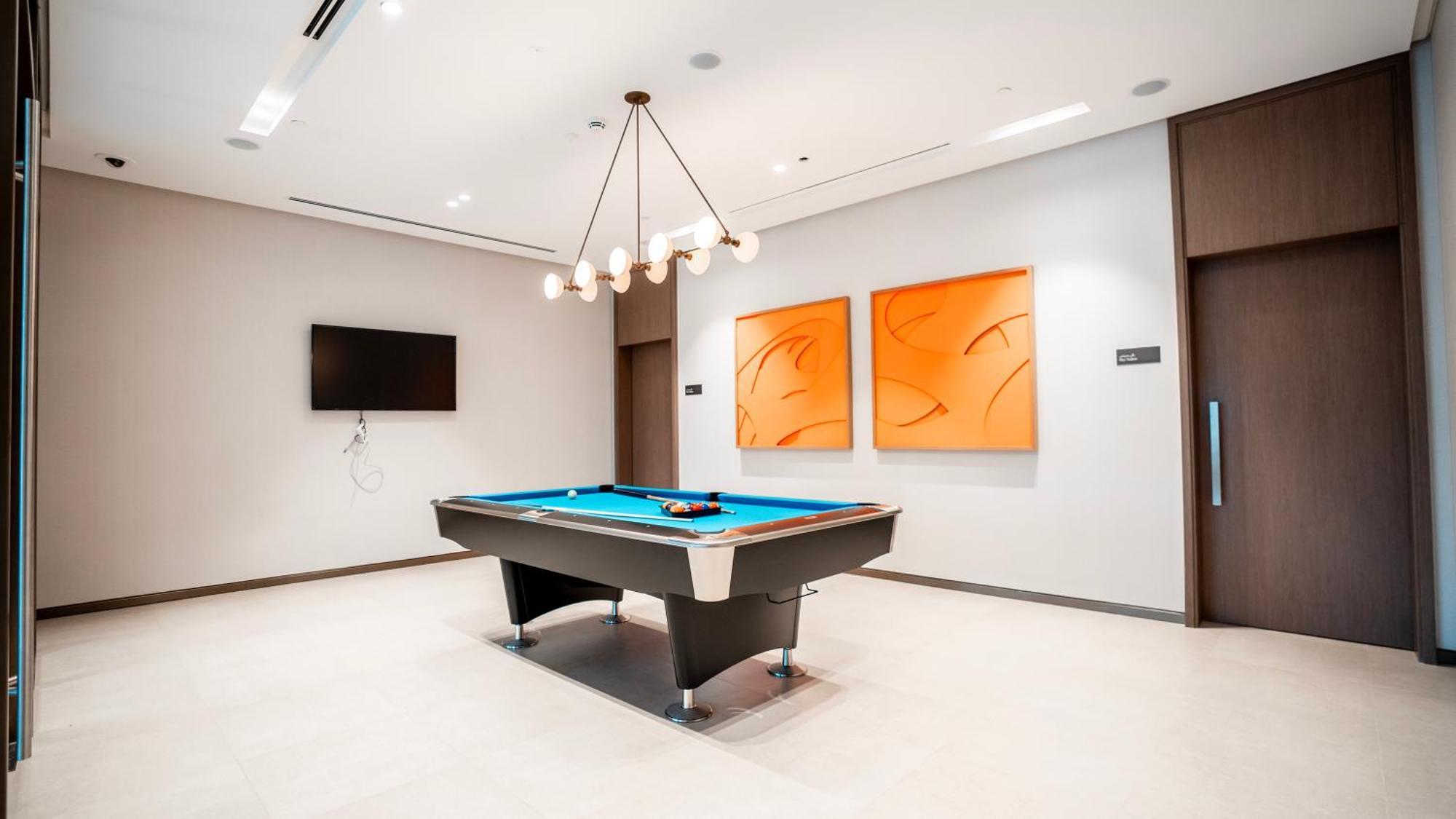 Luxury 1-bedroom In Downtown I Walk To Mall And Fountains