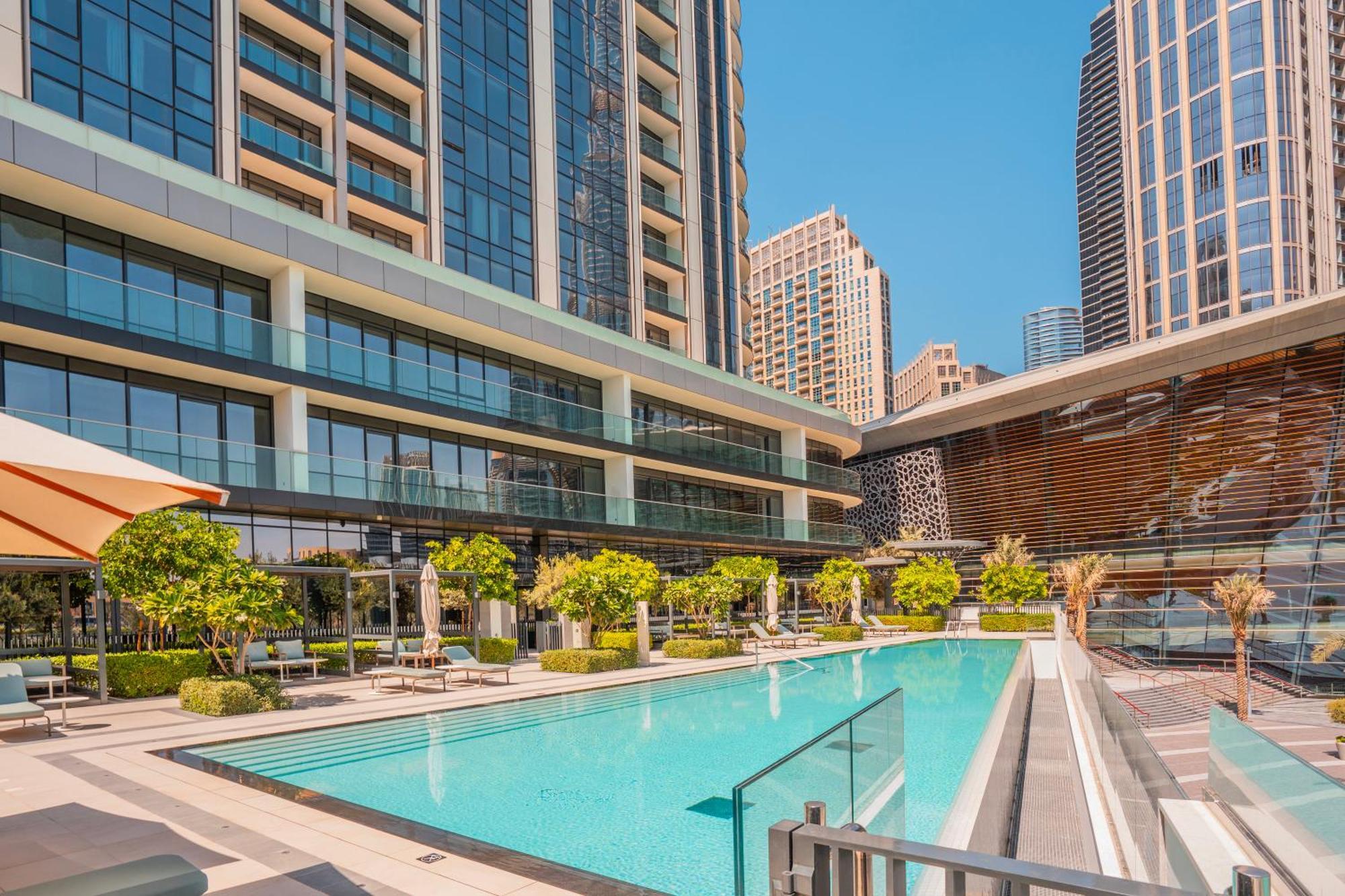 Luxury 1-bedroom In Downtown I Walk To Mall And Fountains Dubai